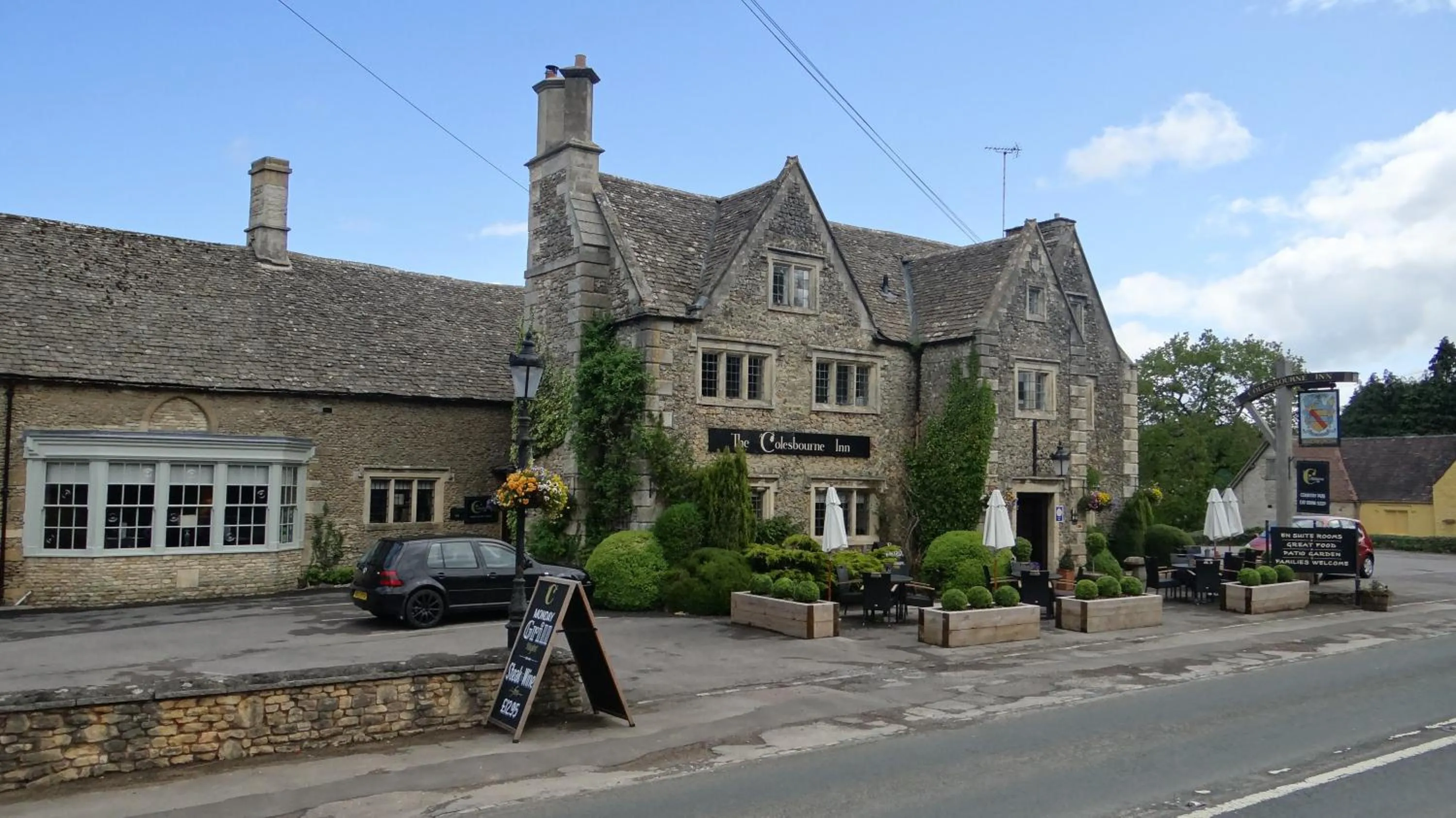 Facade/entrance in The Colesbourne Inn