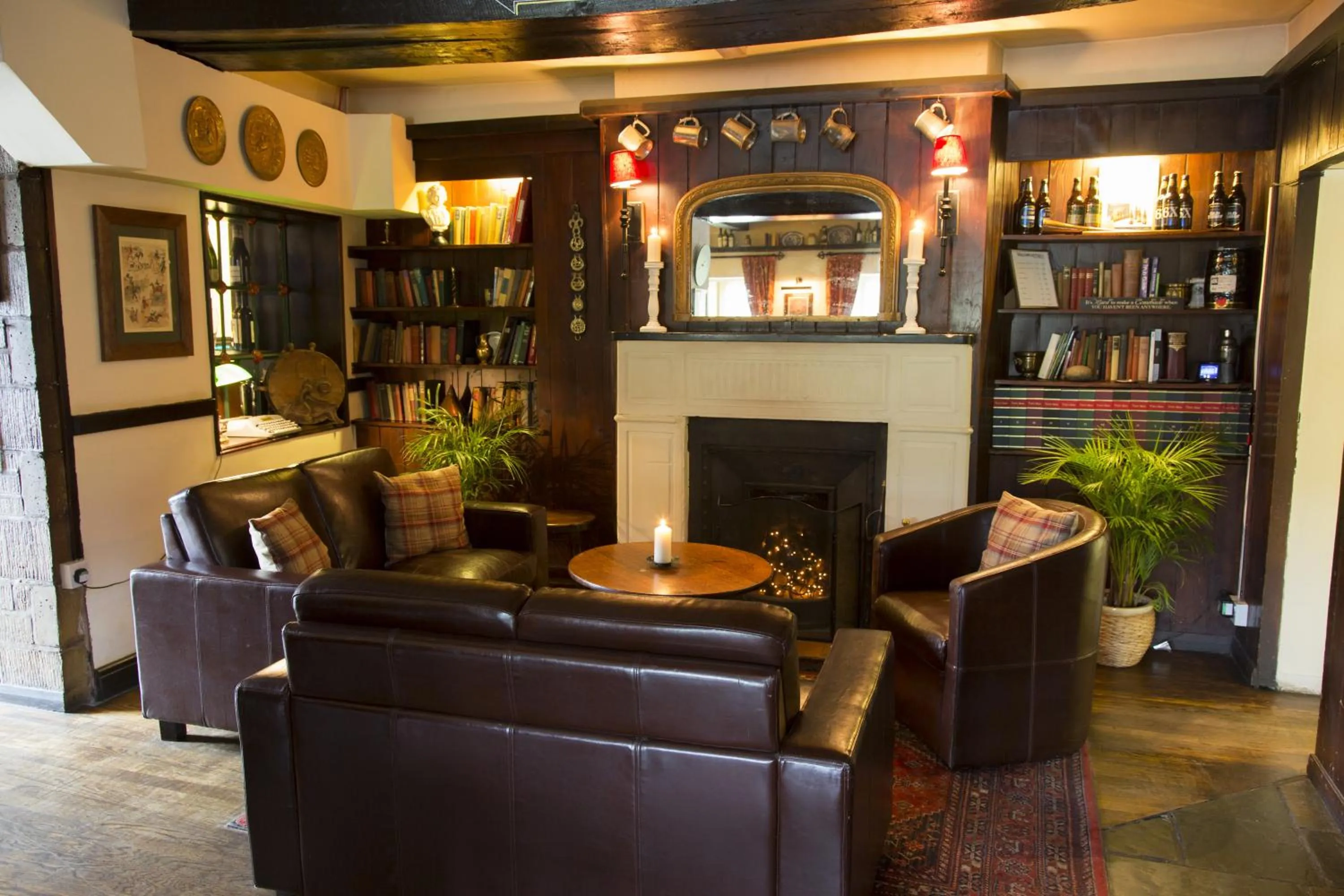 Lounge or bar in The Colesbourne Inn
