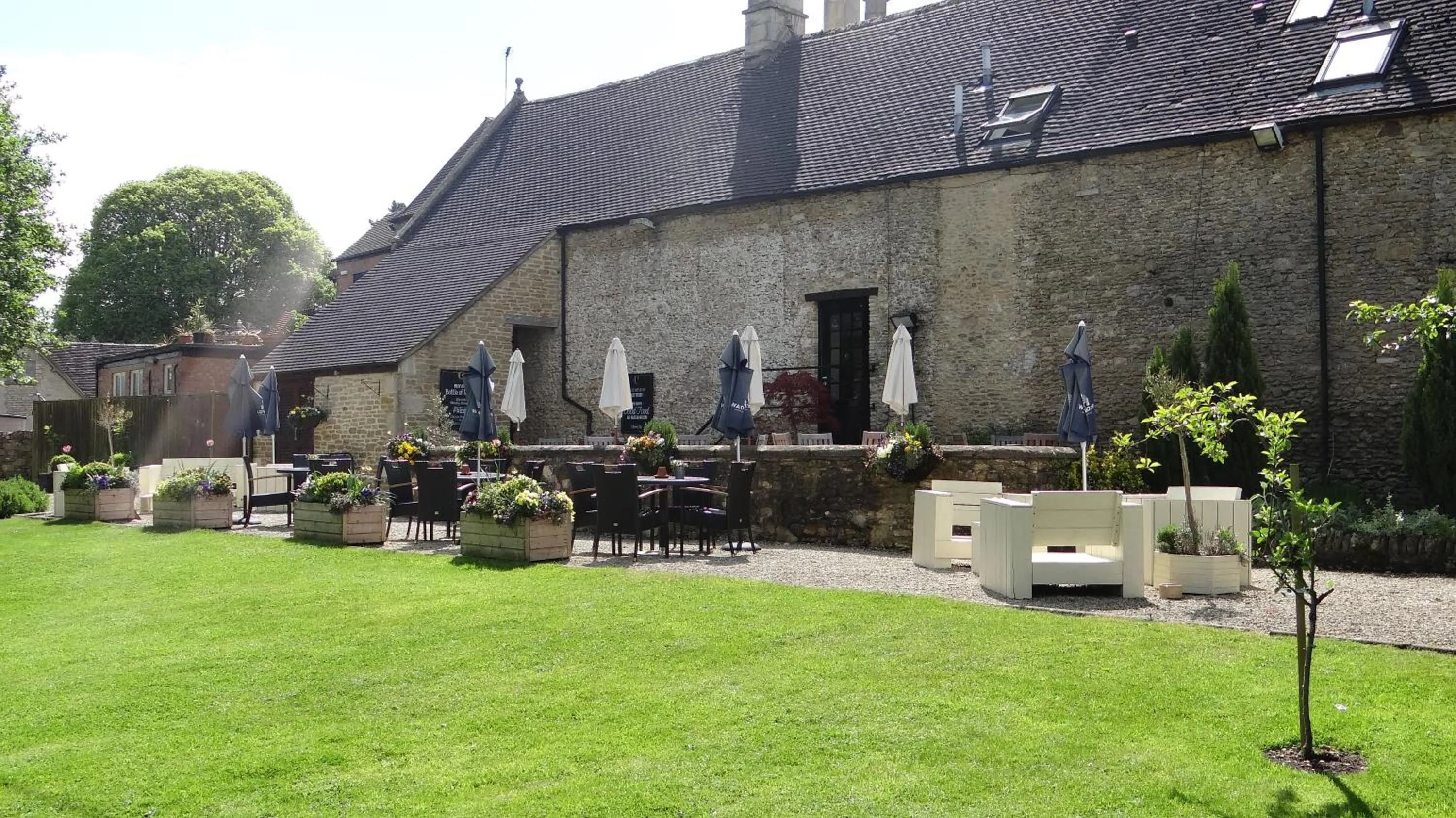 Garden in The Colesbourne Inn