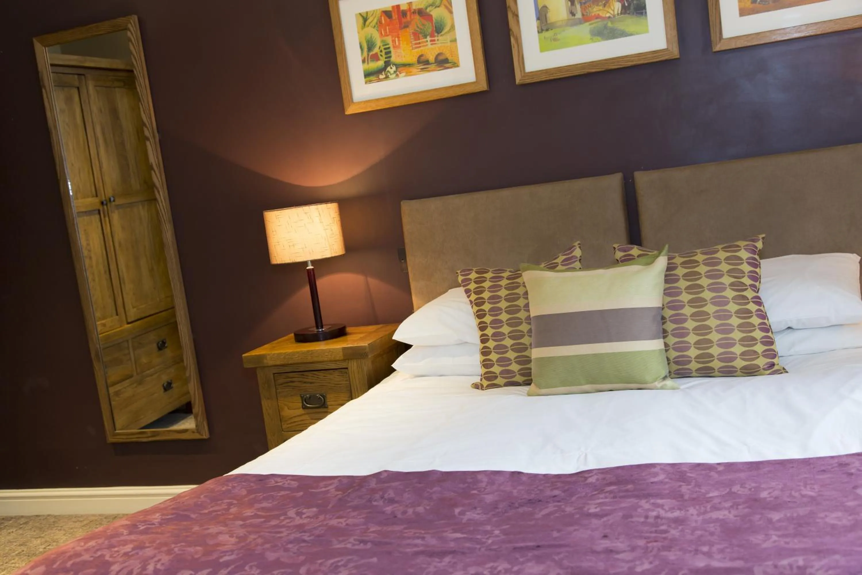 Bed in The Colesbourne Inn