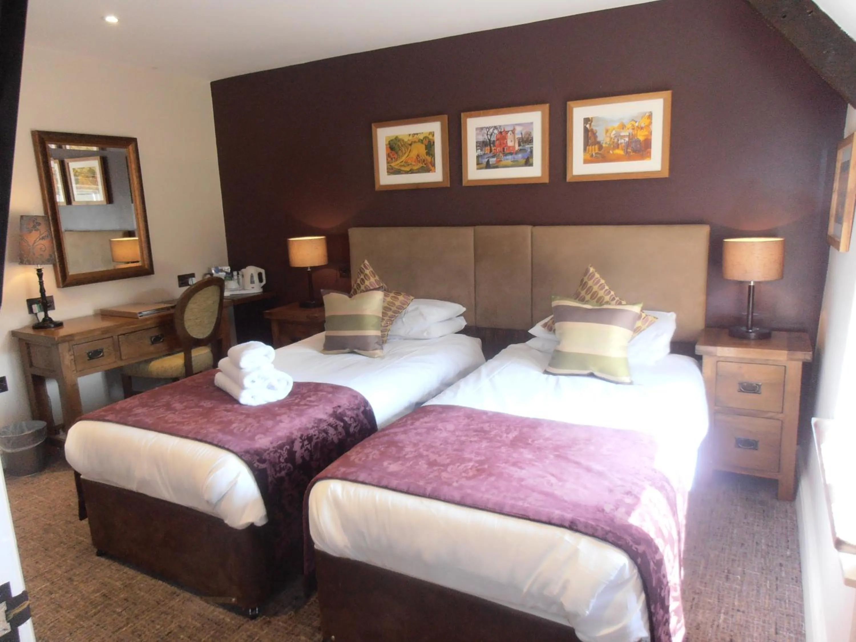 Bedroom, Bed in The Colesbourne Inn