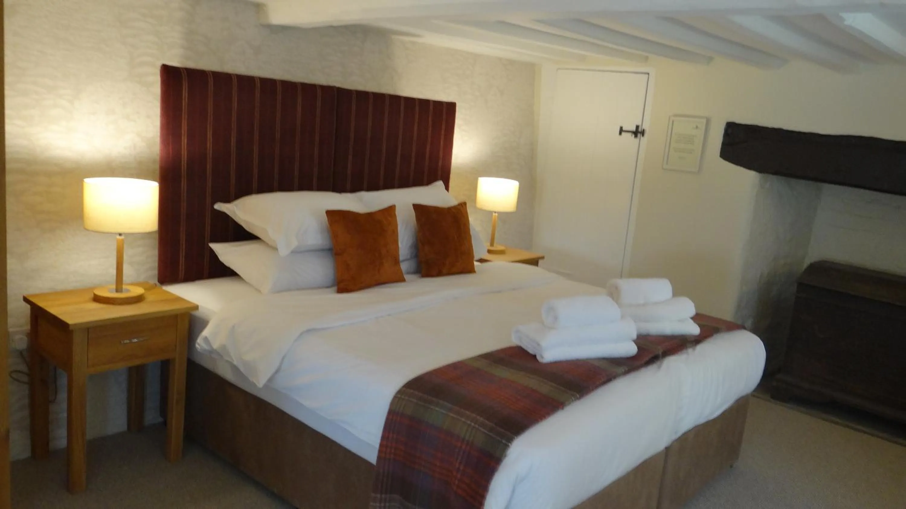 Bed in The Colesbourne Inn