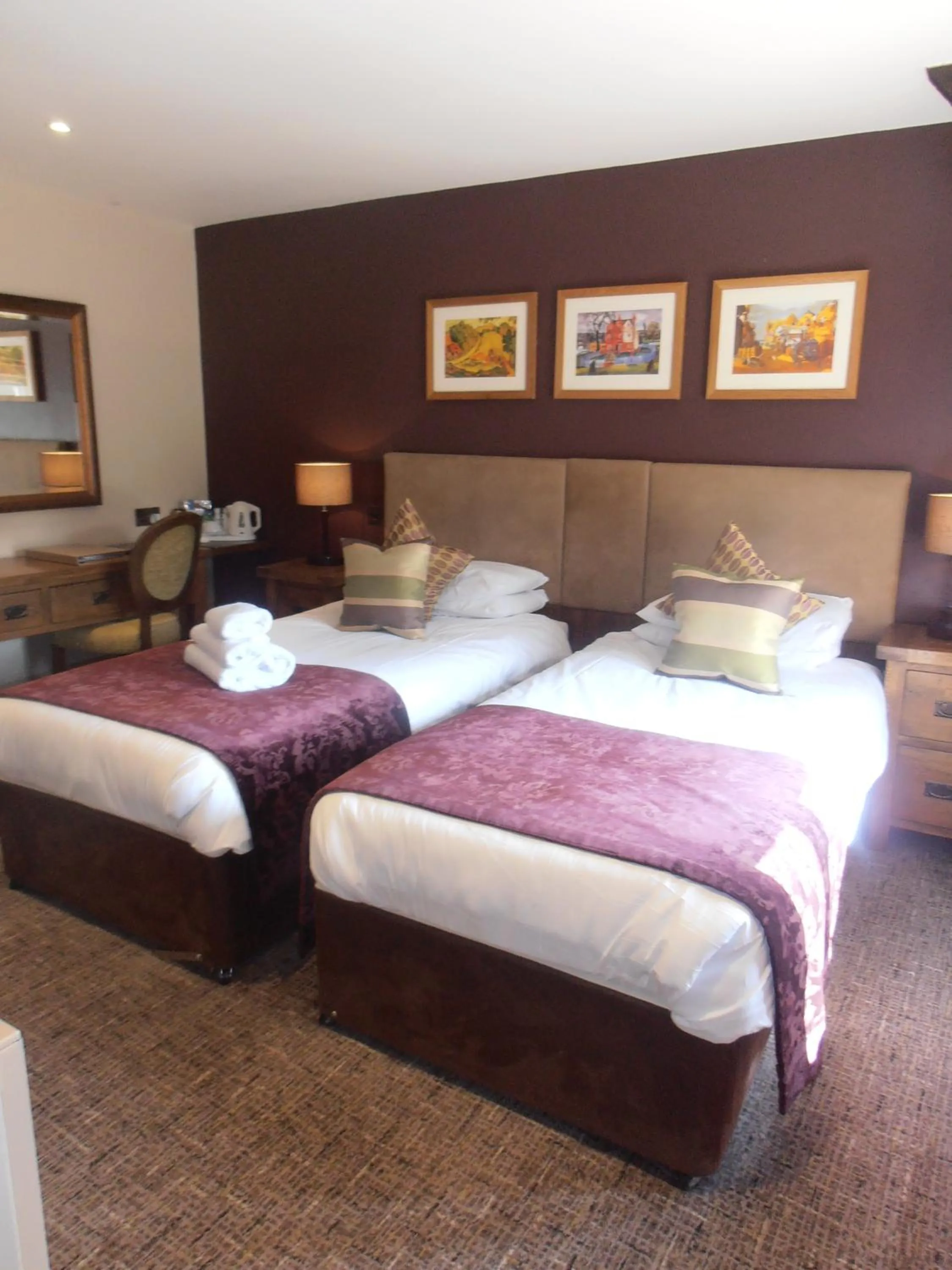 Bedroom, Bed in The Colesbourne Inn