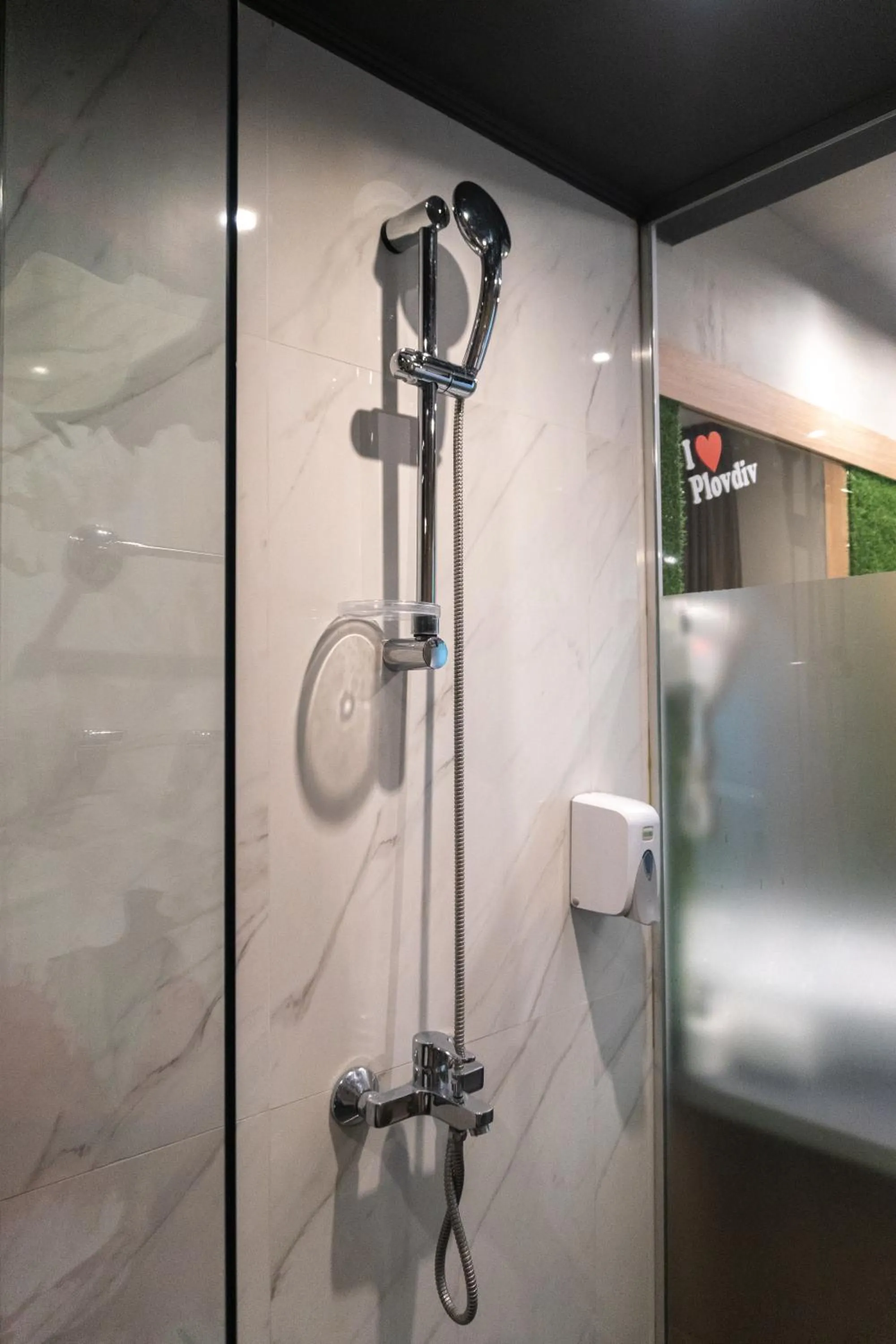 Shower in Hotel Allur