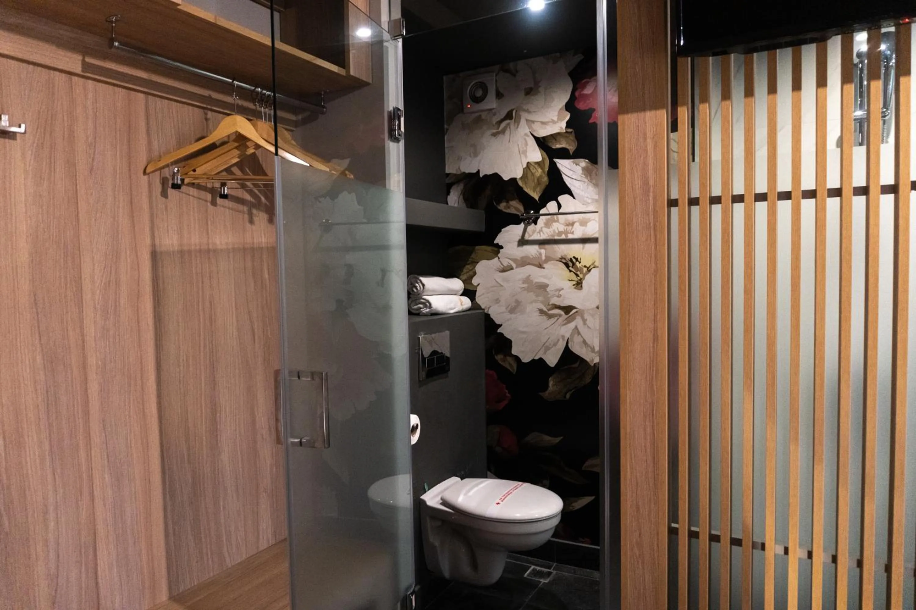 Shower in Hotel Allur