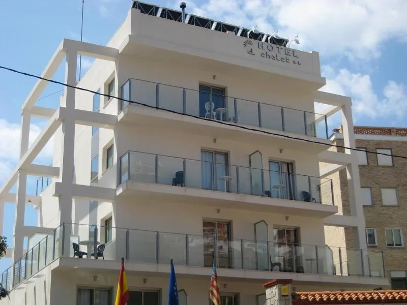Facade/entrance in El Chalet