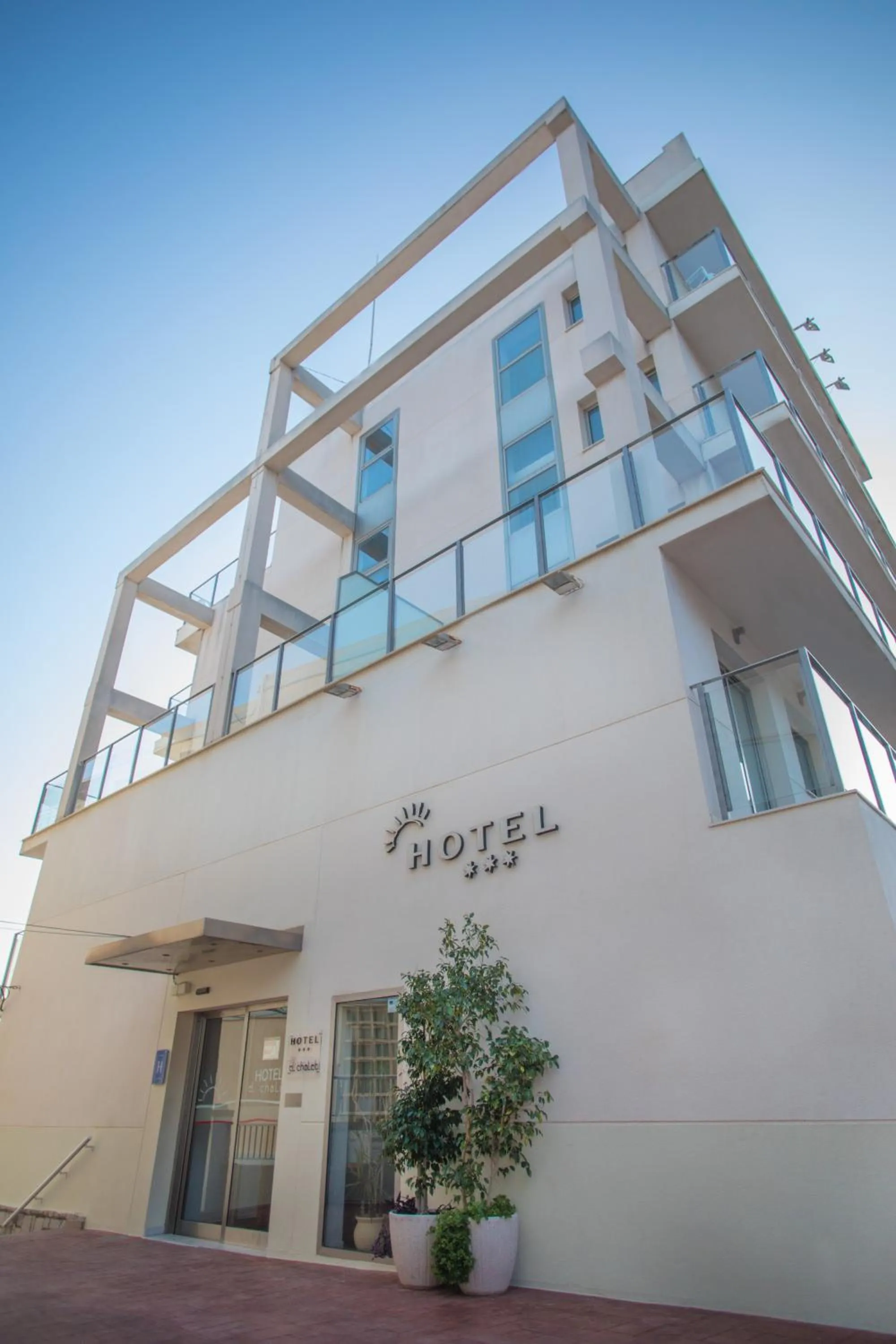 Property building in El Chalet