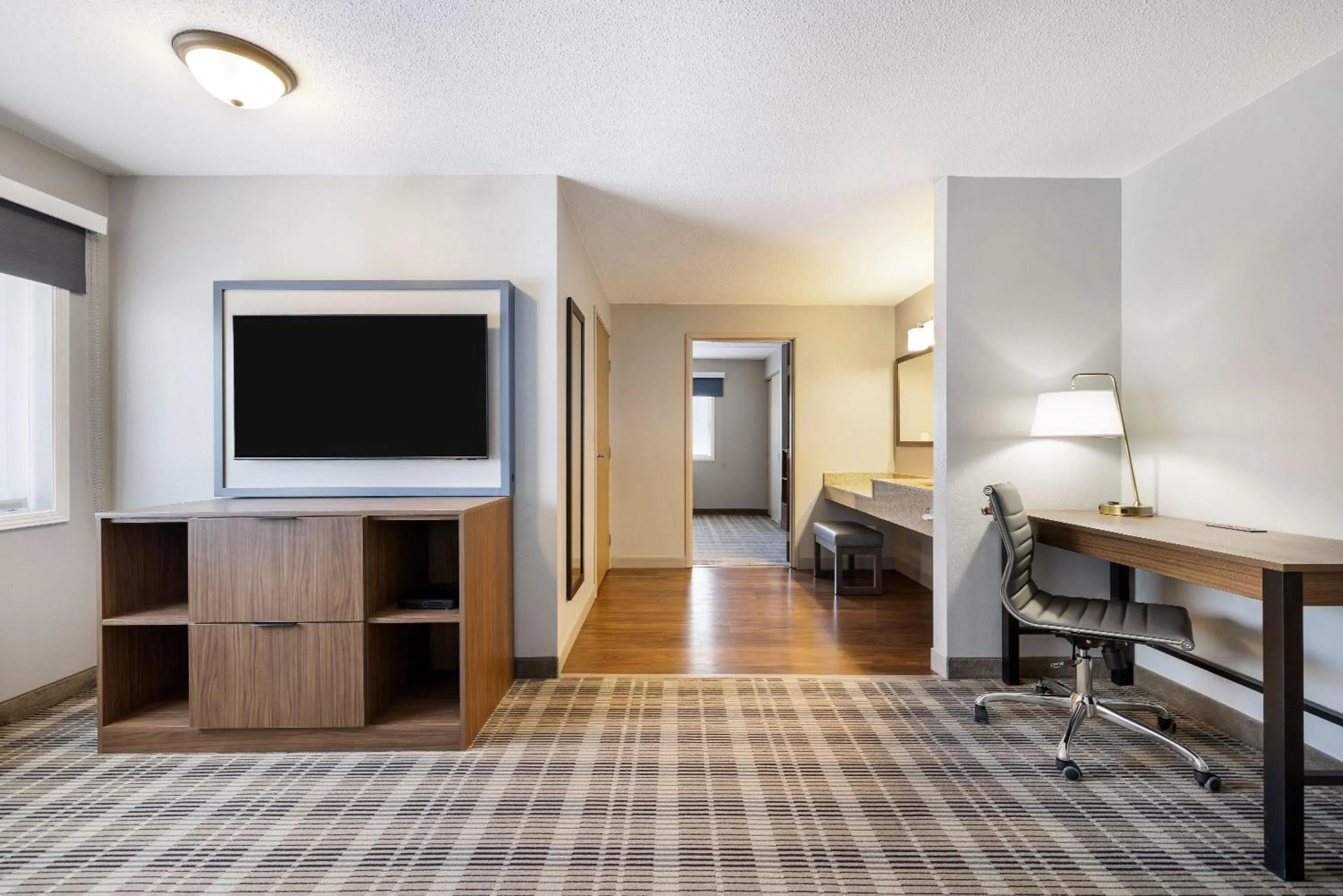 Photo of the whole room, Bed in AmericInn by Wyndham Valley City Conference Center
