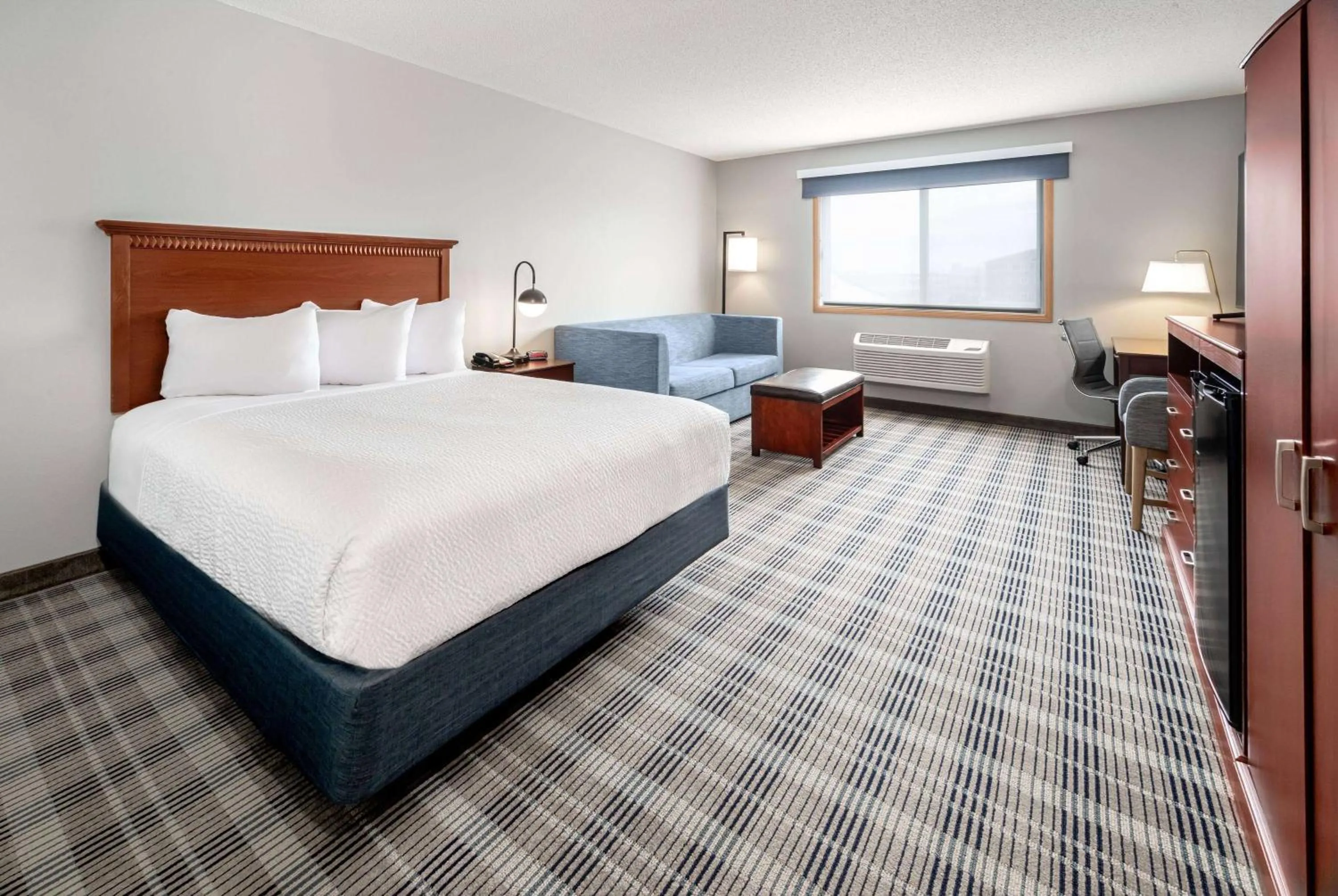 Photo of the whole room, Bed in AmericInn by Wyndham Valley City Conference Center