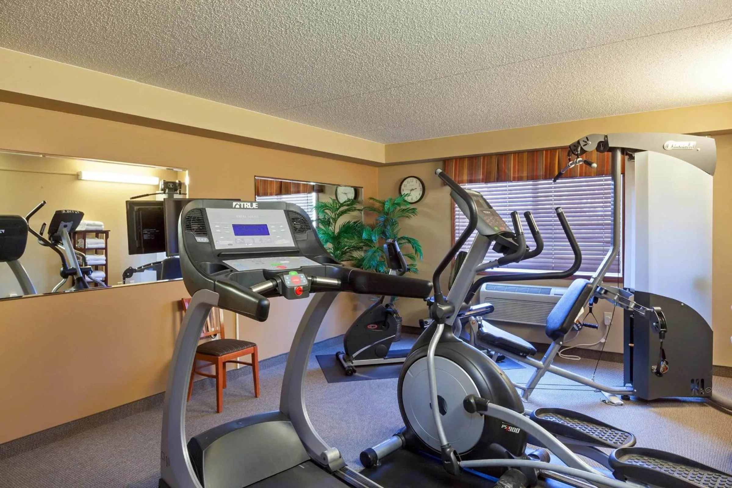Fitness centre/facilities in AmericInn by Wyndham Valley City Conference Center