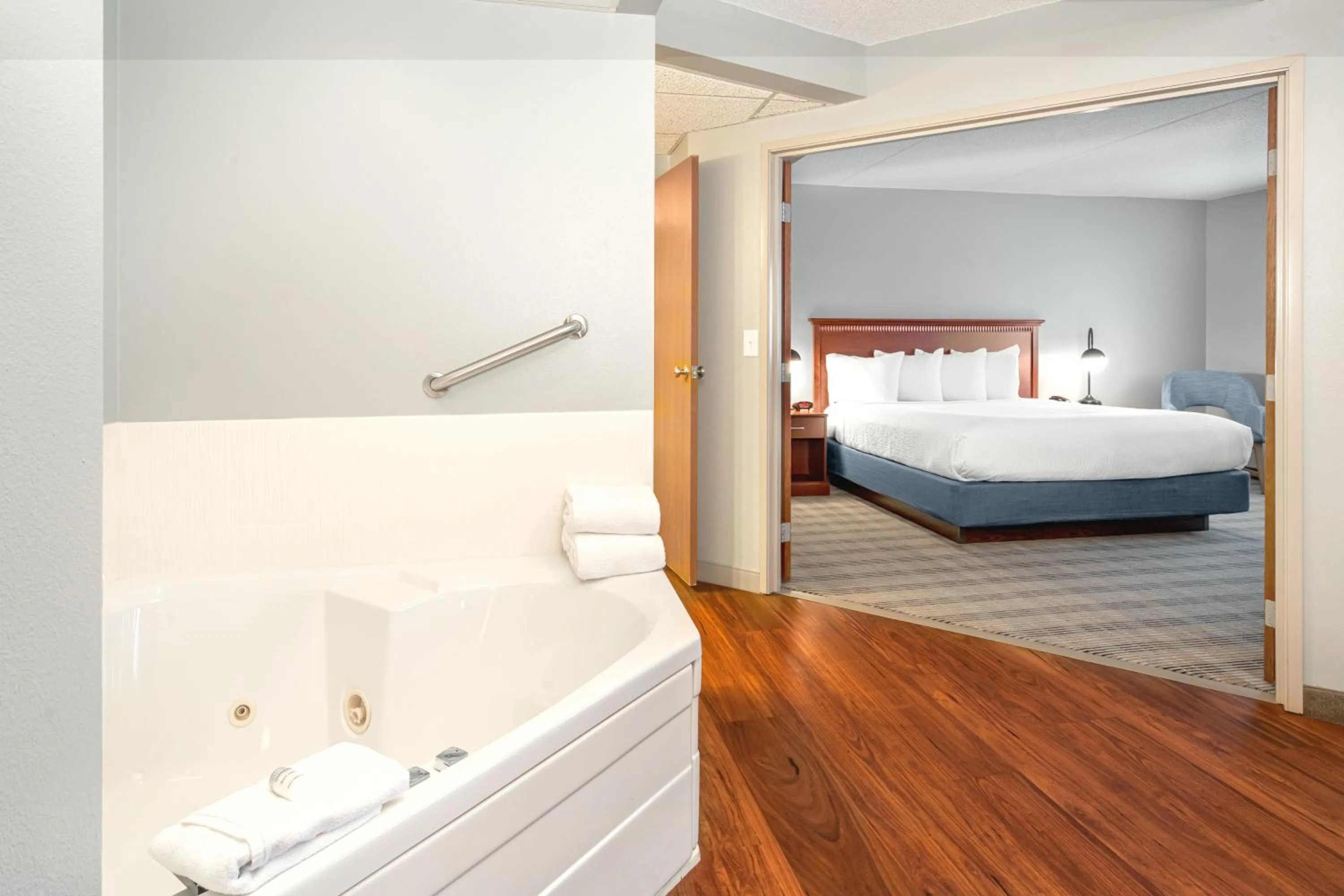 Photo of the whole room, Bed in AmericInn by Wyndham Valley City Conference Center