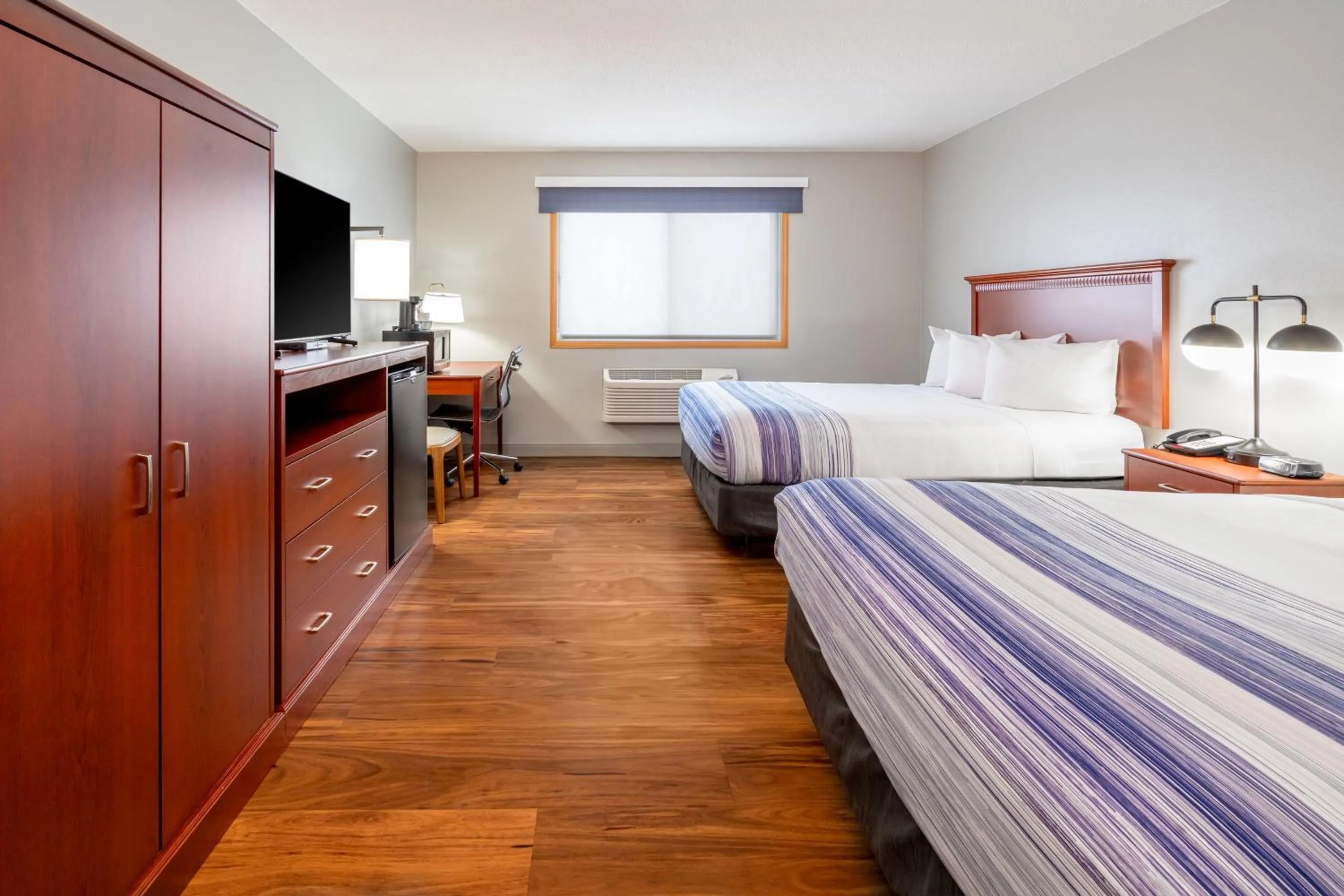 Photo of the whole room, Bed in AmericInn by Wyndham Valley City Conference Center