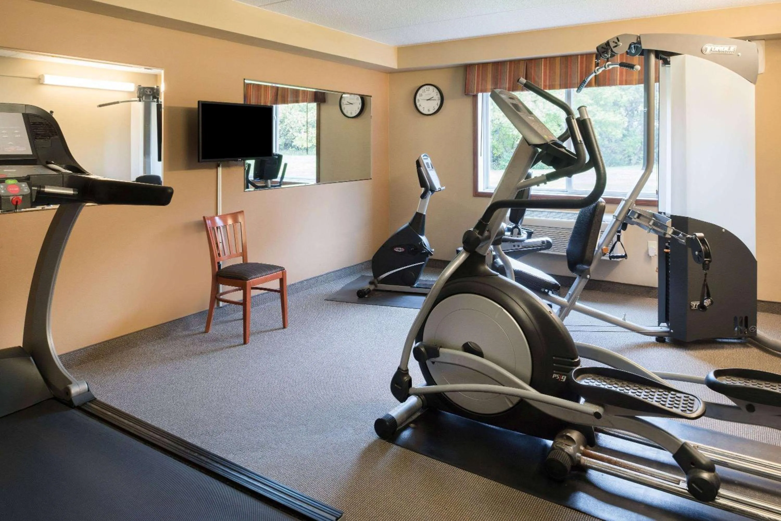 Fitness centre/facilities in AmericInn by Wyndham Valley City Conference Center
