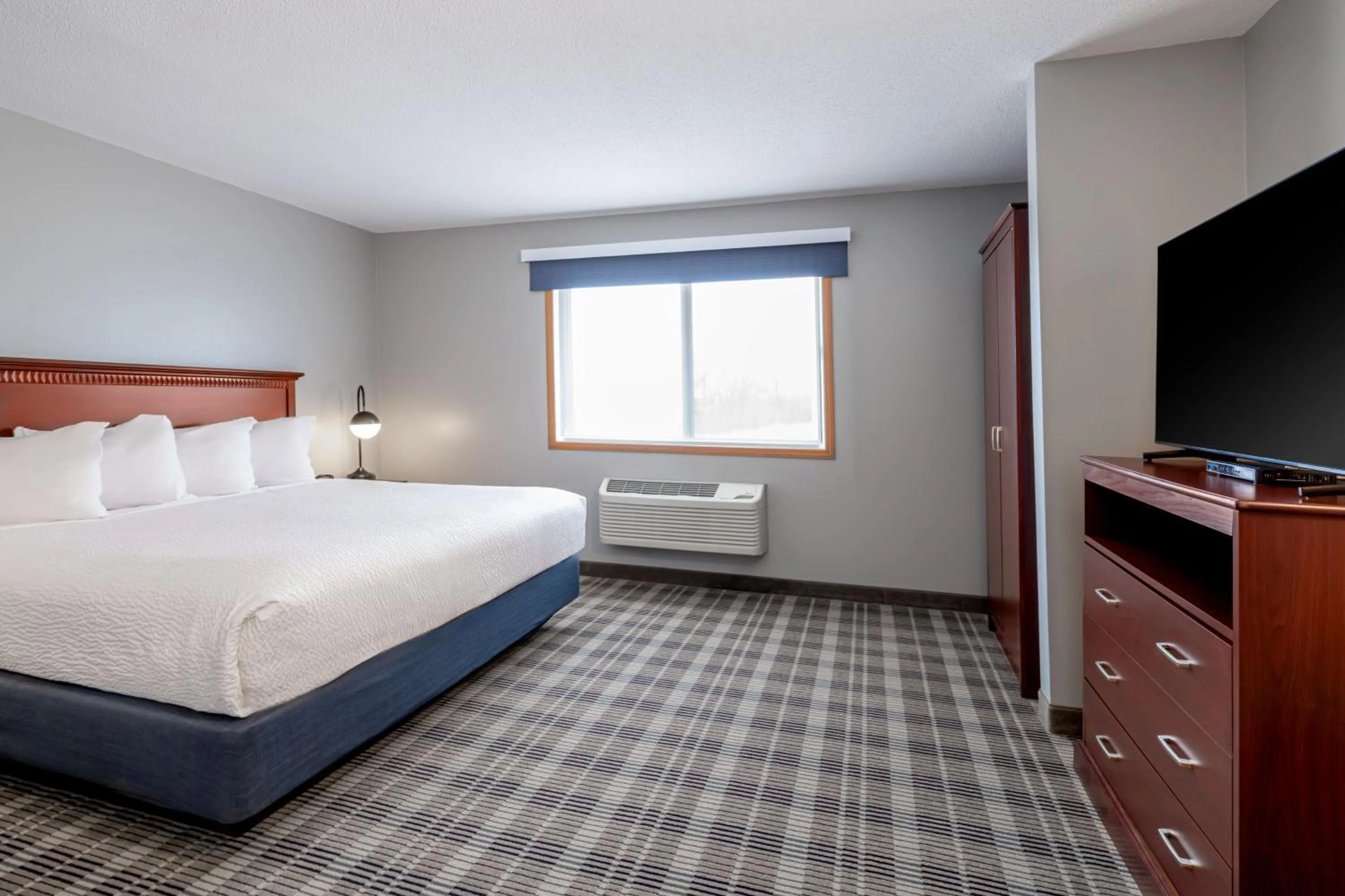 Photo of the whole room, Bed in AmericInn by Wyndham Valley City Conference Center