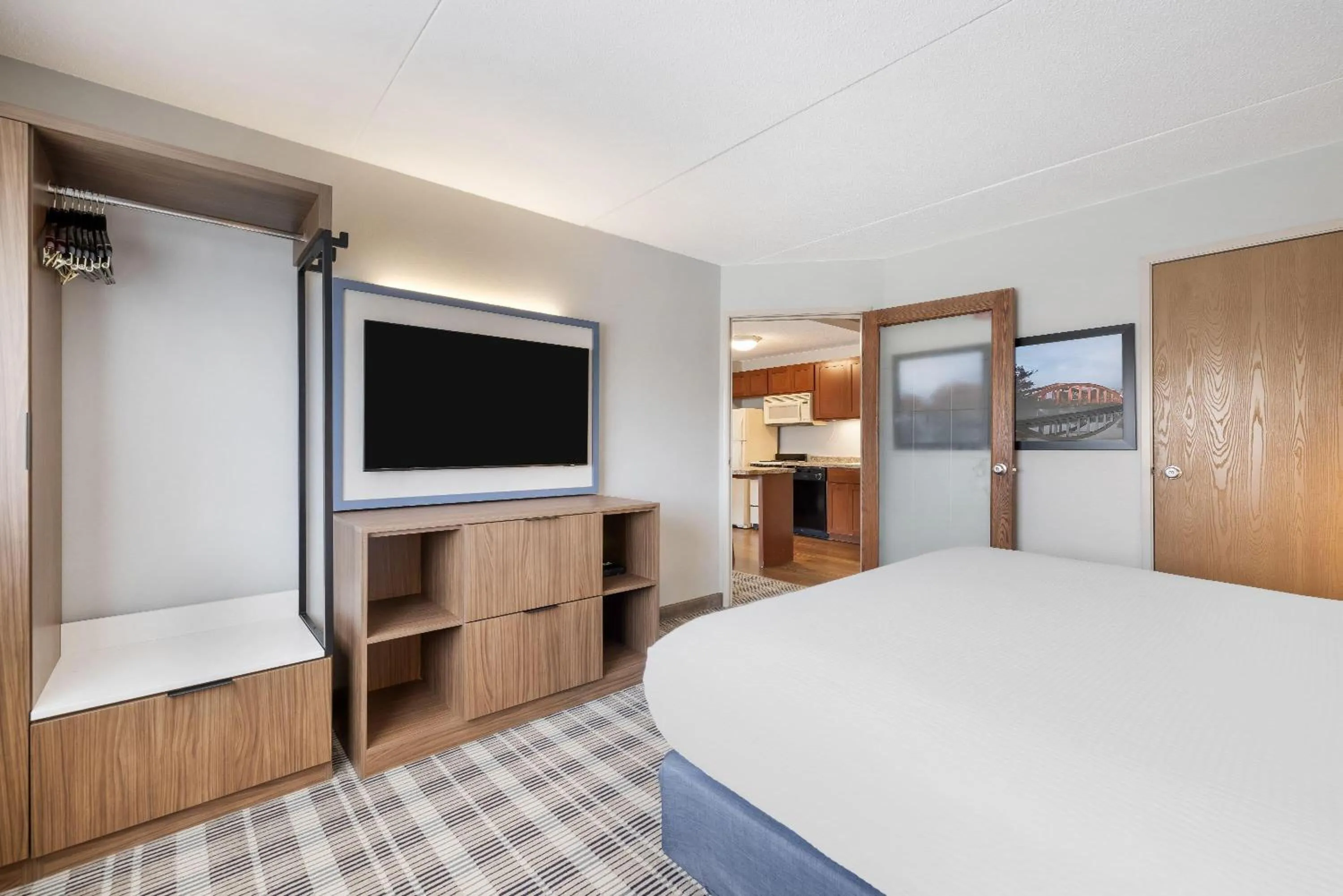 Photo of the whole room, Bed in AmericInn by Wyndham Valley City Conference Center