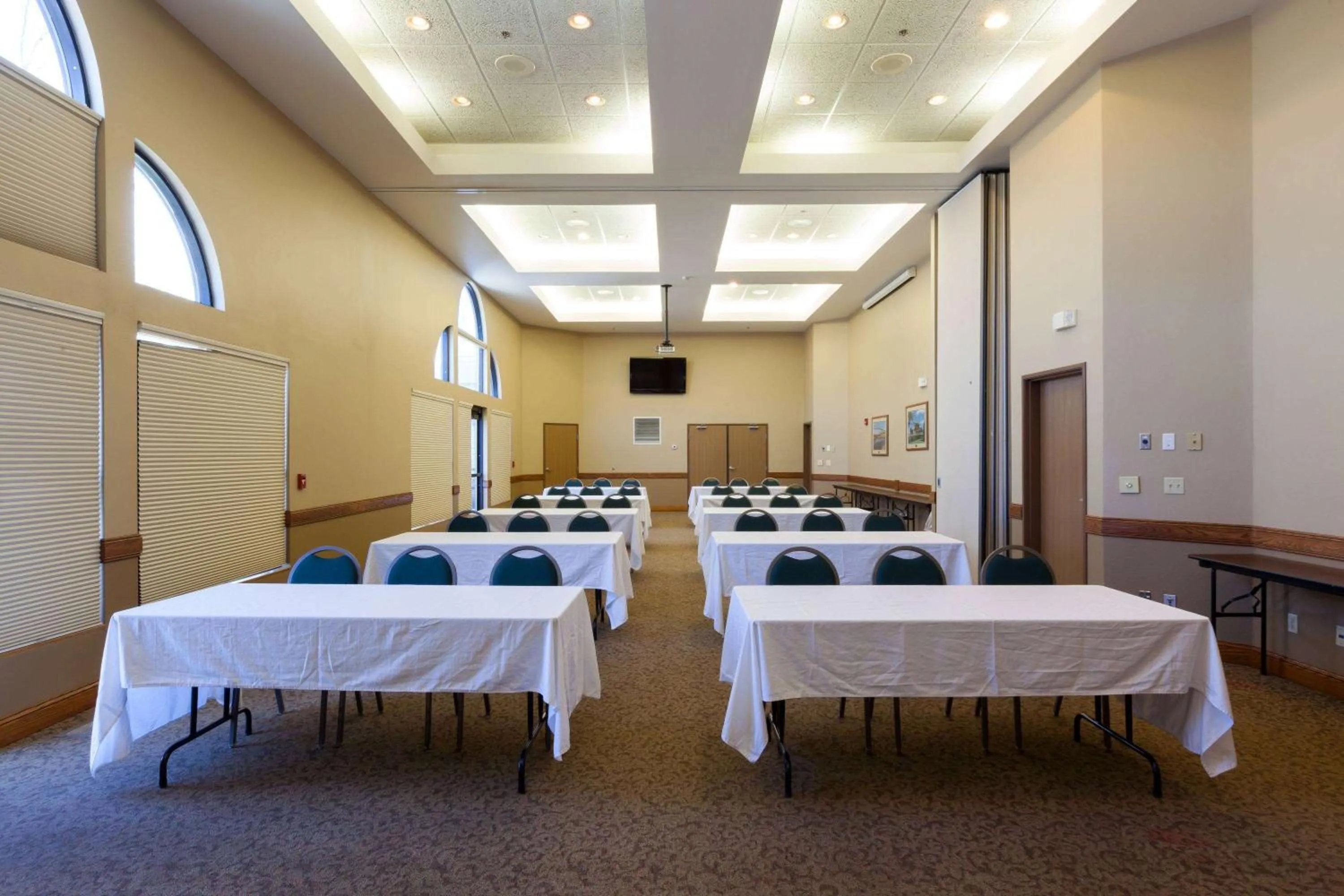 Meeting/conference room in AmericInn by Wyndham Valley City Conference Center