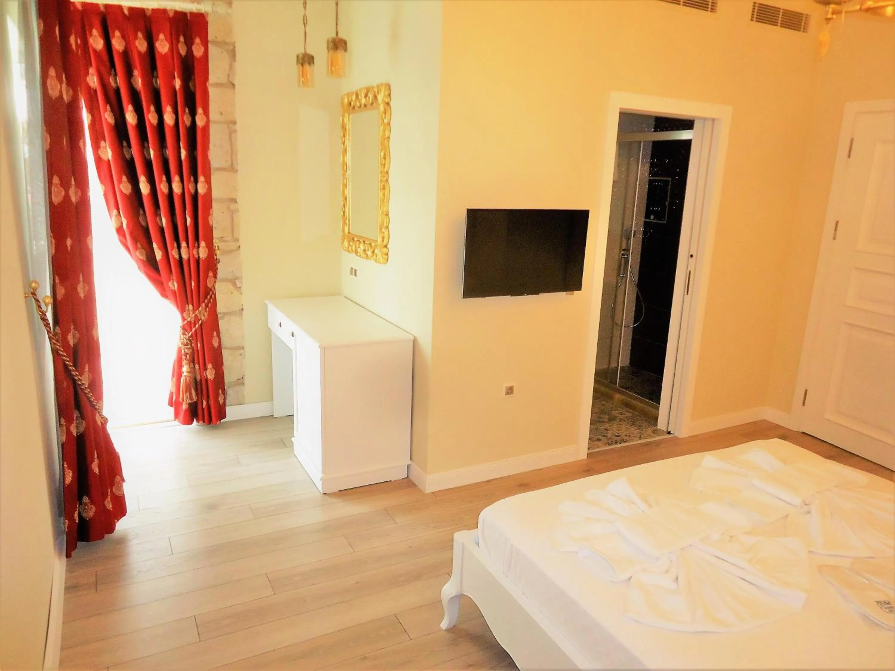 Photo of the whole room, Bed in Grand Alaçatı Butik Hotel