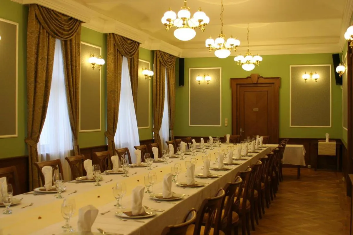 Restaurant/places to eat in Hotel Zámek Berchtold