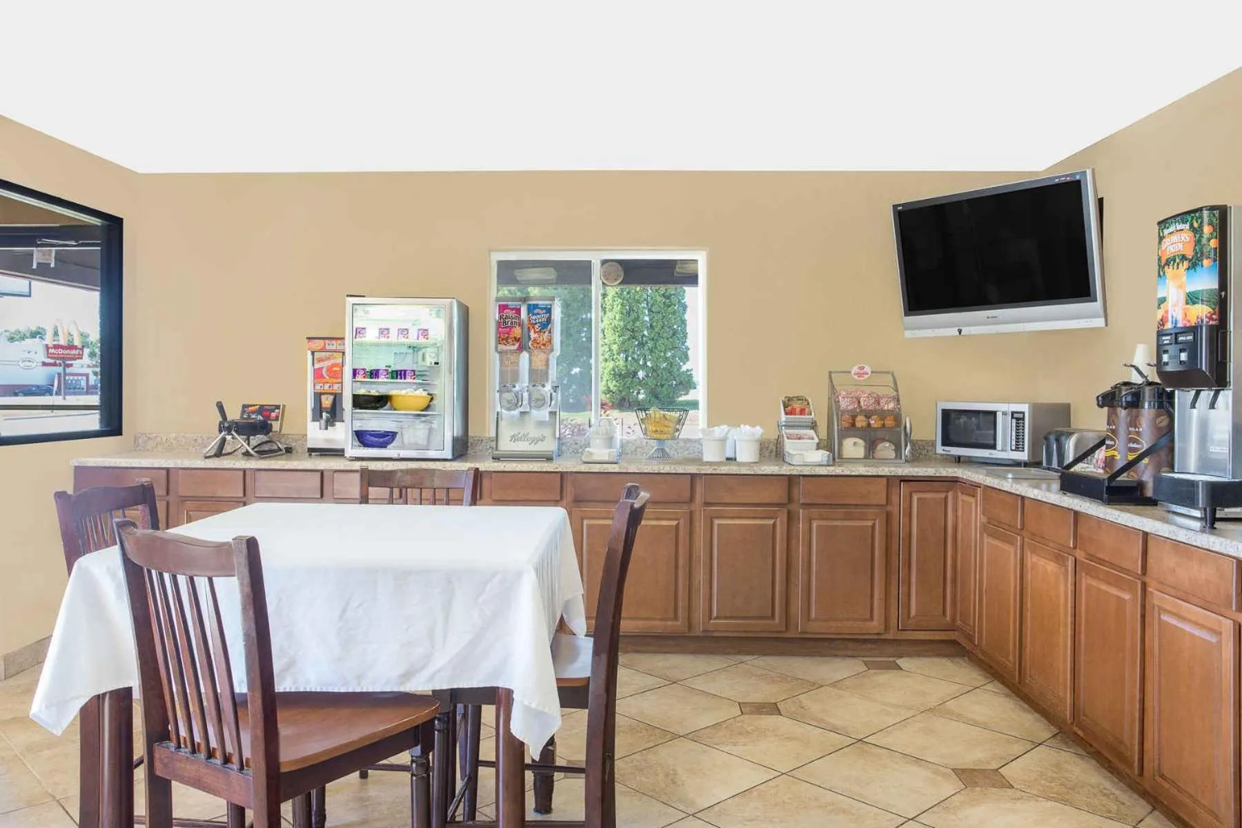 Restaurant/places to eat in Super 8 by Wyndham Sheboygan WI