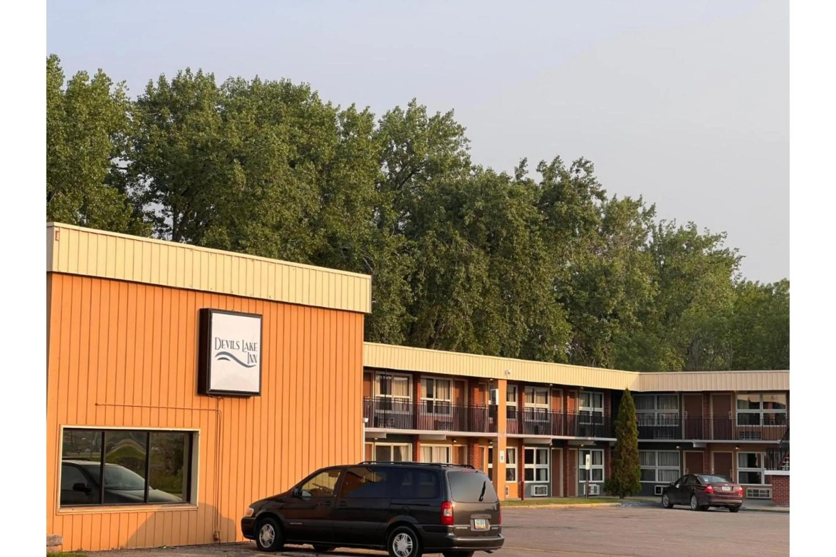 Property building in Devils Lake Inn By OYO Near Devils Lake Regional Airport