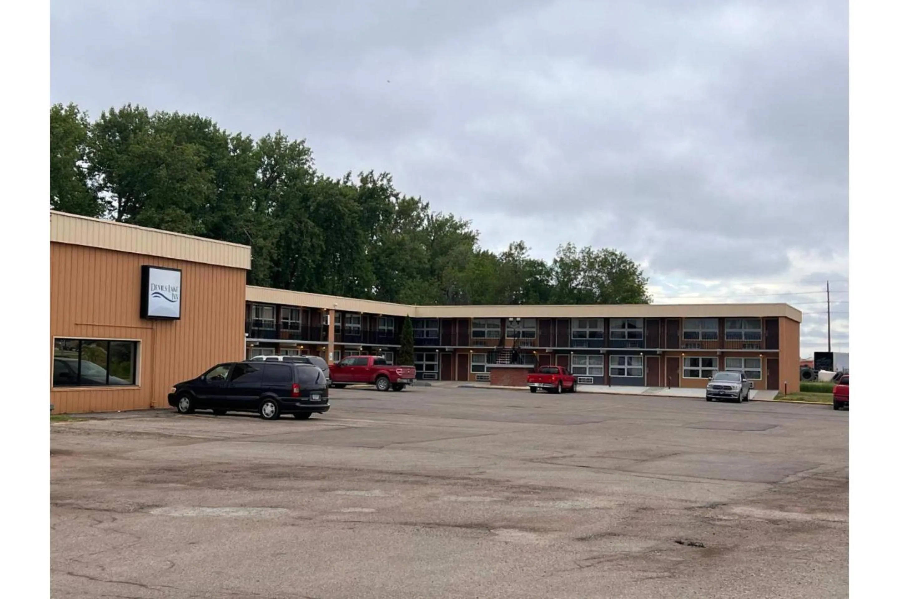 Parking in Devils Lake Inn By OYO Near Devils Lake Regional Airport