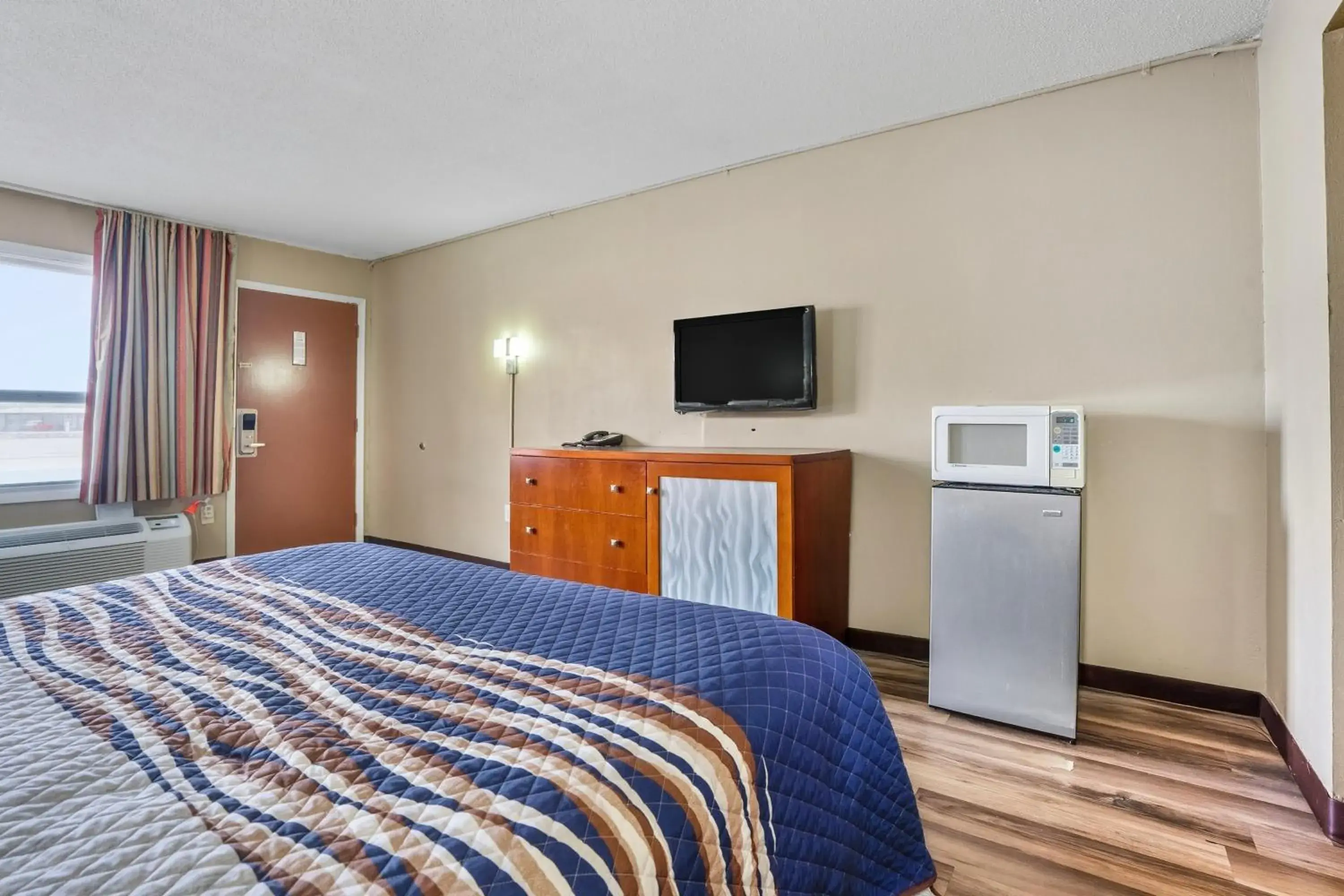 Bedroom, Bed in Devils Lake Inn By OYO Near Devils Lake Regional Airport Bedroom, Bed in Devils Lake Inn By OYO Near Devils Lake Regional Airport