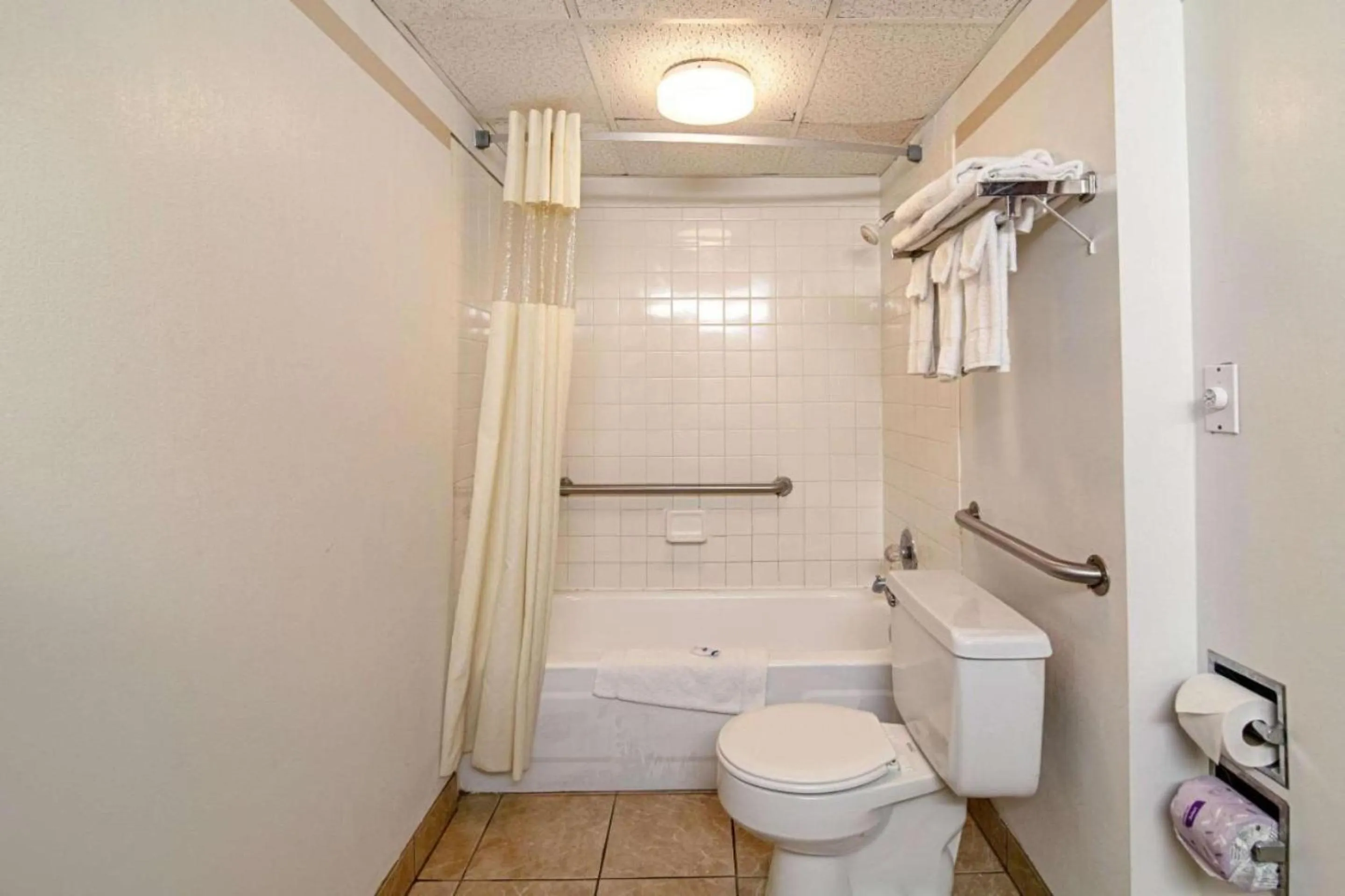 Bathroom in Devils Lake Inn By OYO Near Devils Lake Regional Airport