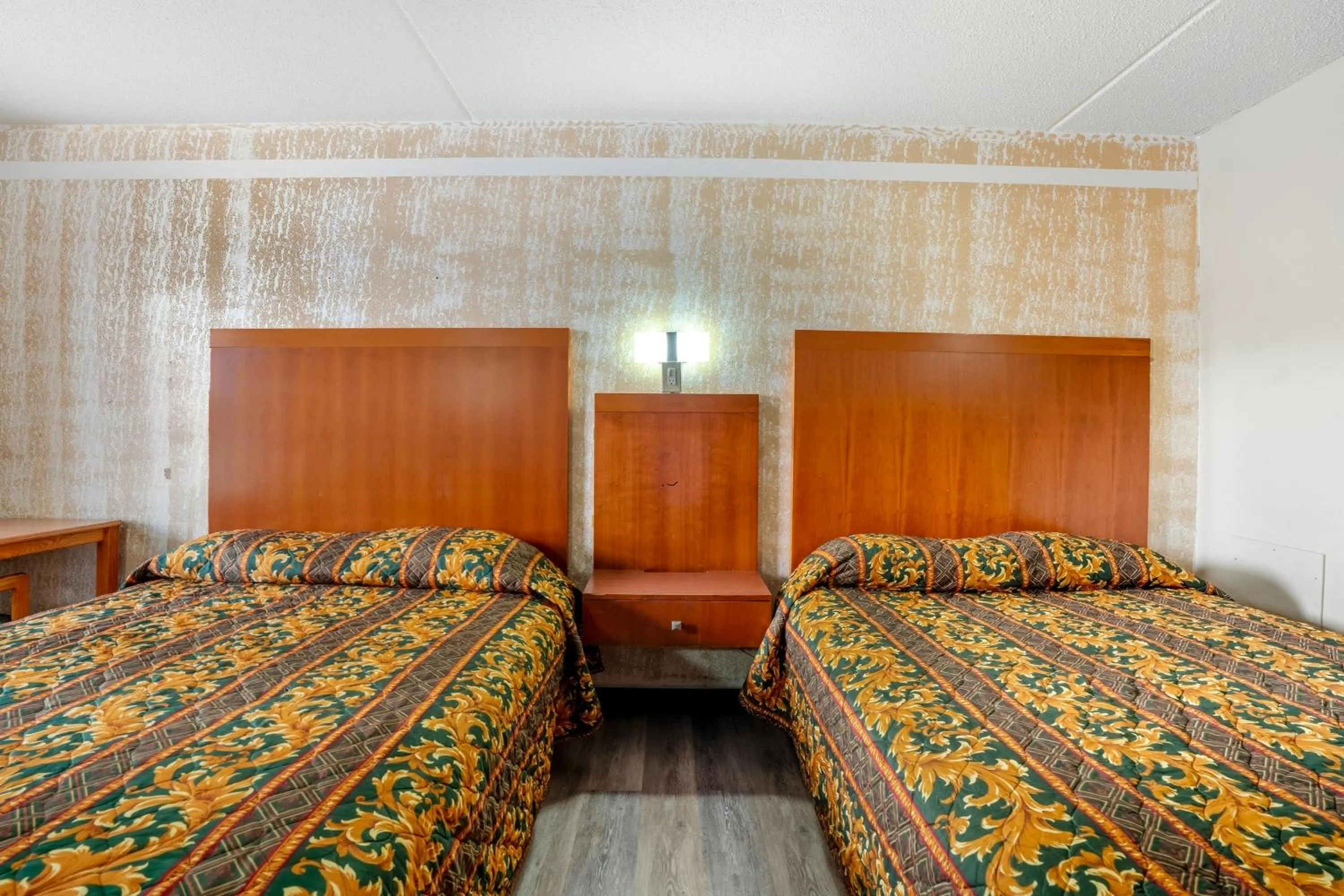 Bedroom, Bed in Devils Lake Inn By OYO Near Devils Lake Regional Airport