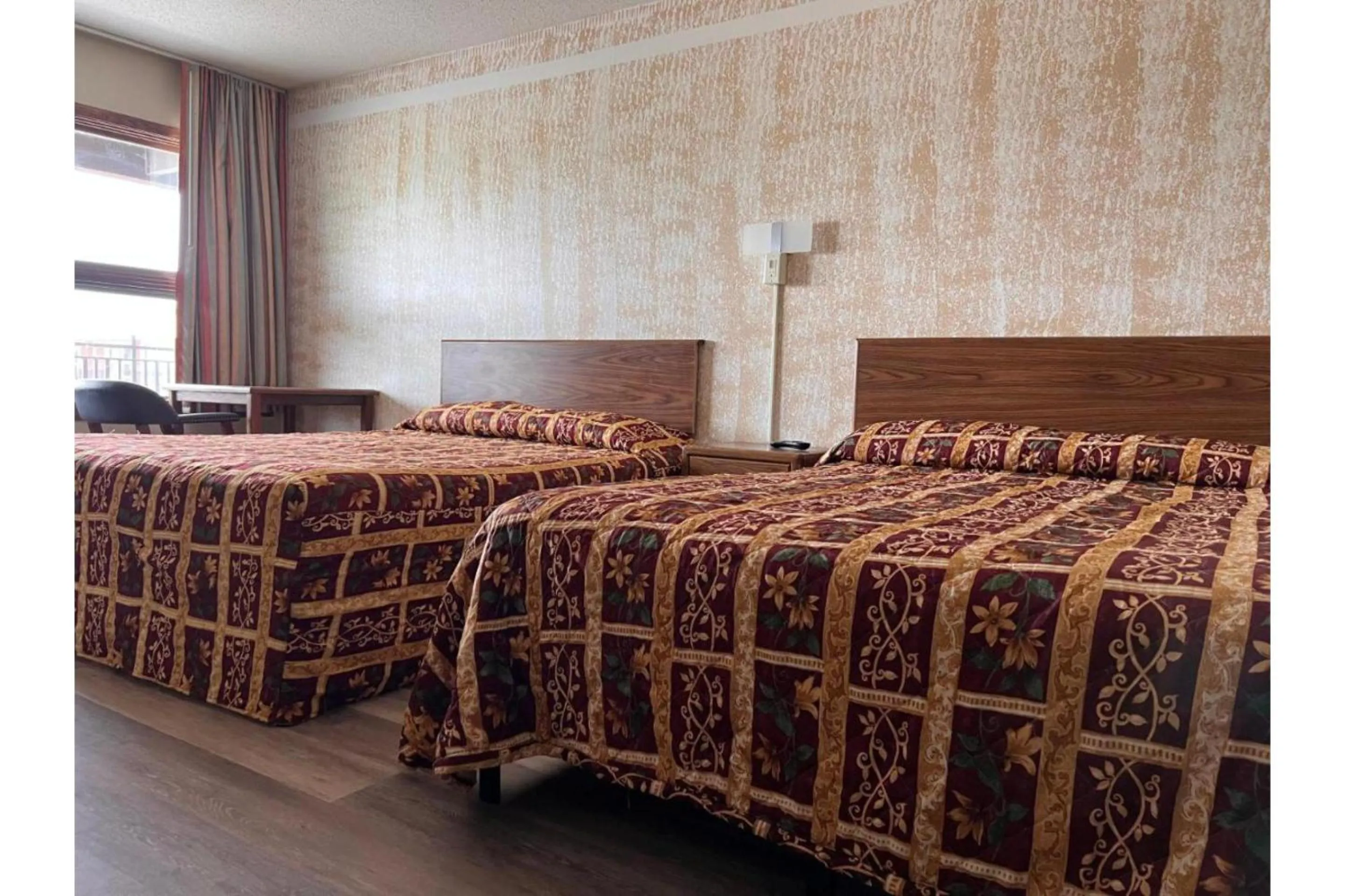 Bedroom, Bed in Devils Lake Inn By OYO Near Devils Lake Regional Airport