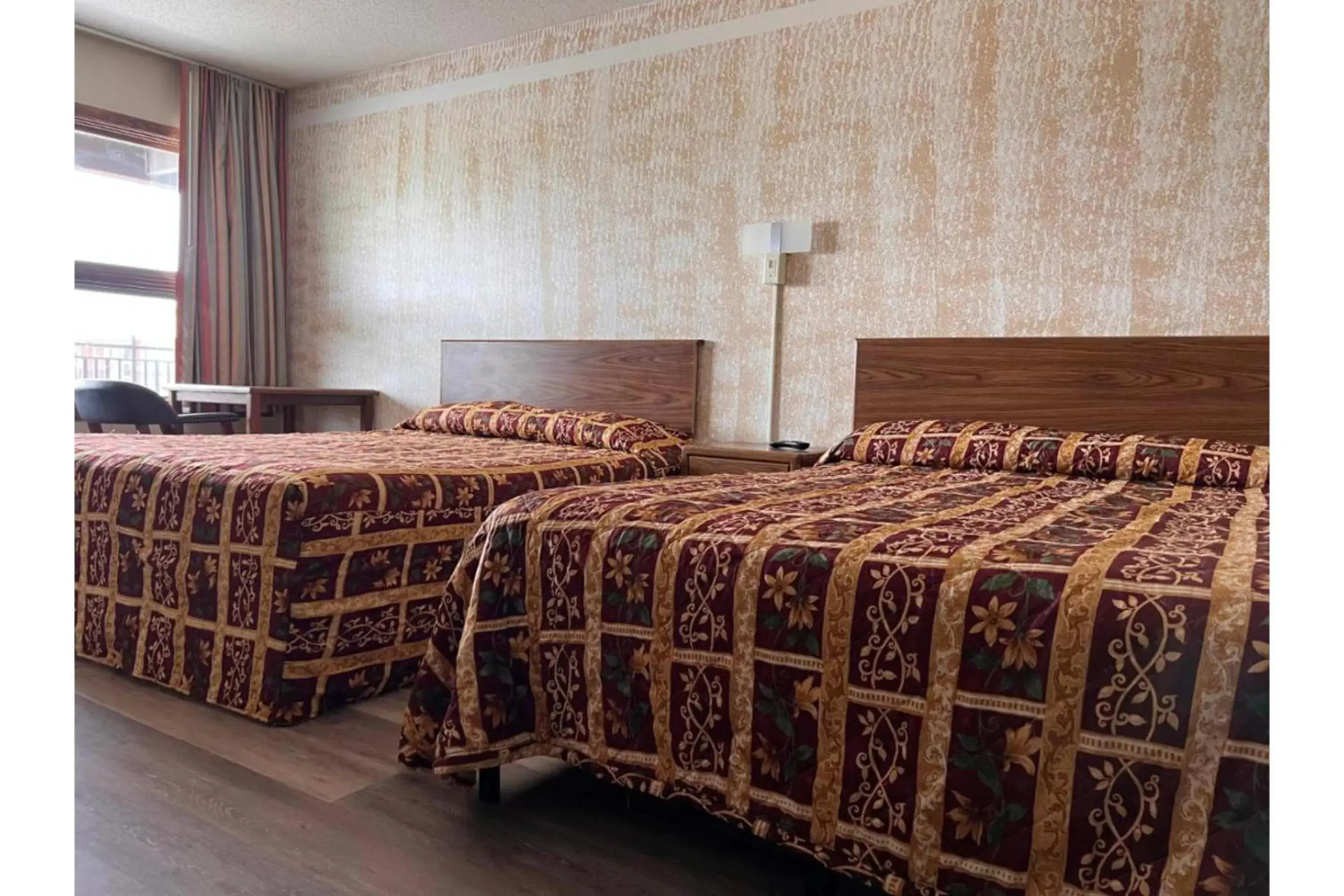 Bedroom, Bed in Devils Lake Inn By OYO Near Devils Lake Regional Airport Bedroom, Bed in Devils Lake Inn By OYO Near Devils Lake Regional Airport