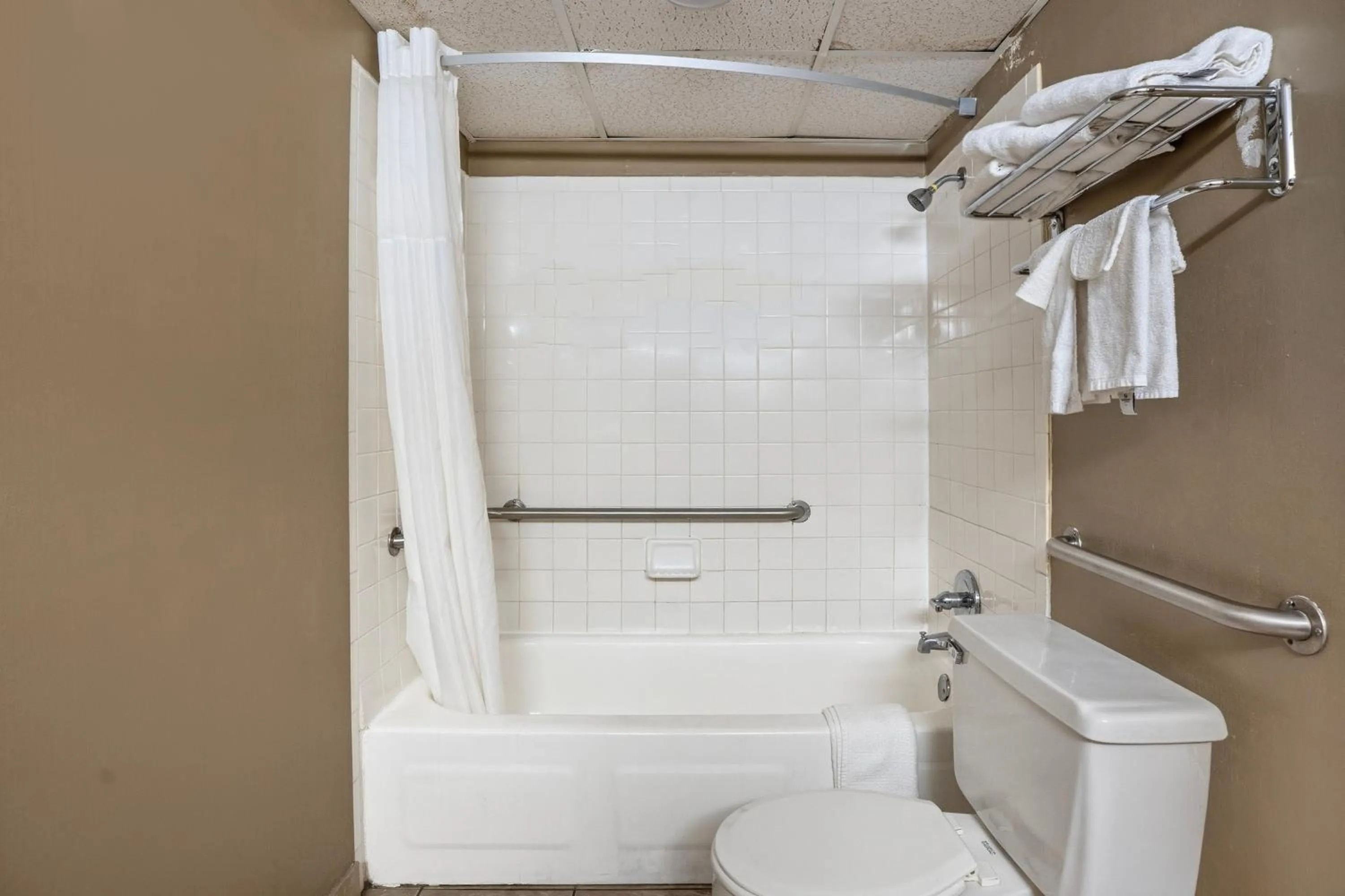 Bathroom in Devils Lake Inn By OYO Near Devils Lake Regional Airport