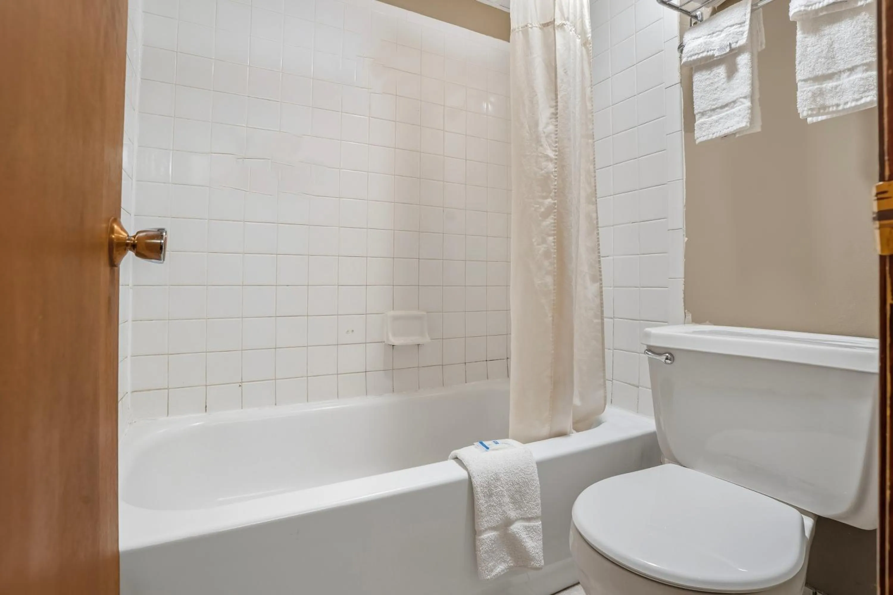 Bathroom in Devils Lake Inn By OYO Near Devils Lake Regional Airport