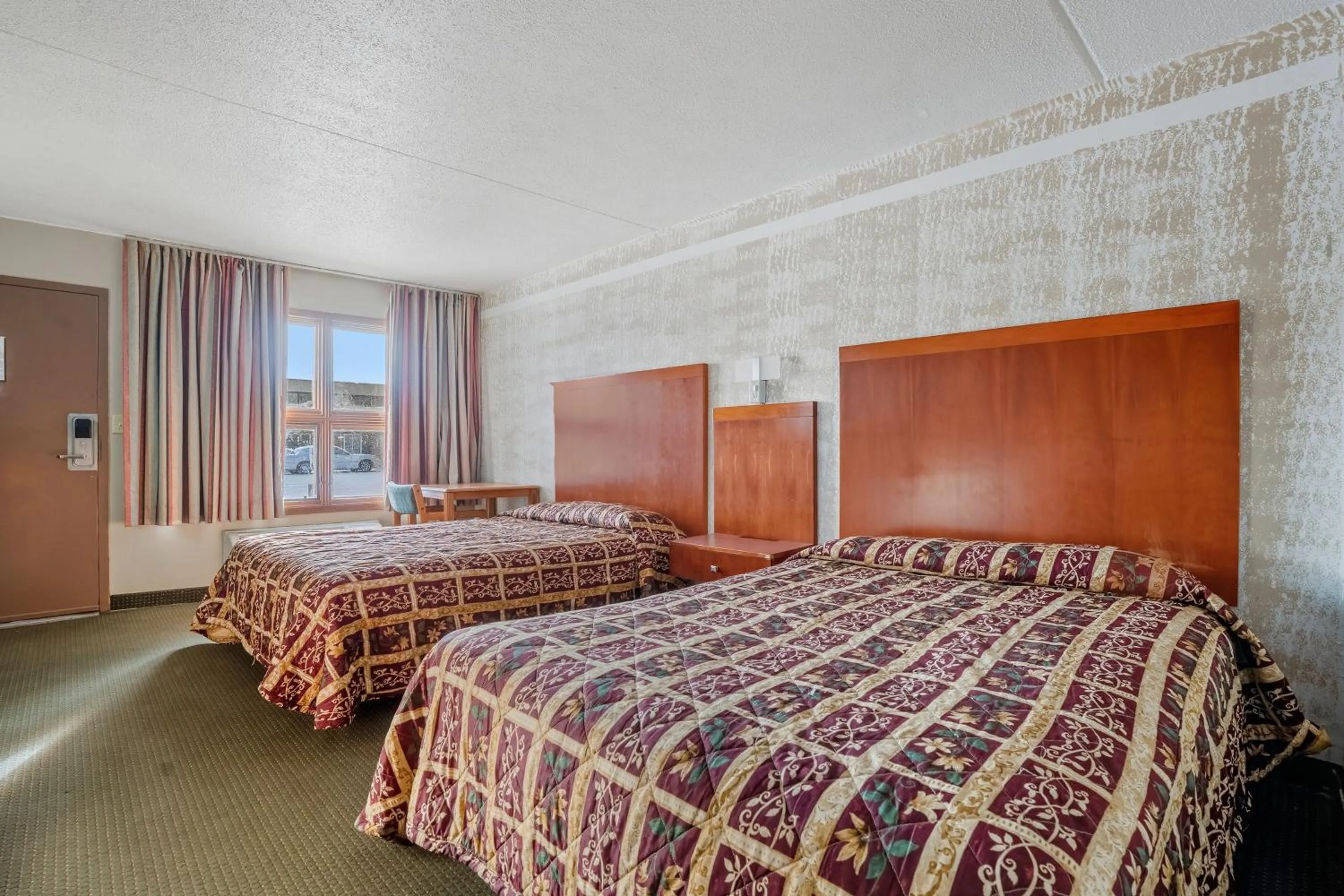 Bedroom, Bed in Devils Lake Inn By OYO Near Devils Lake Regional Airport