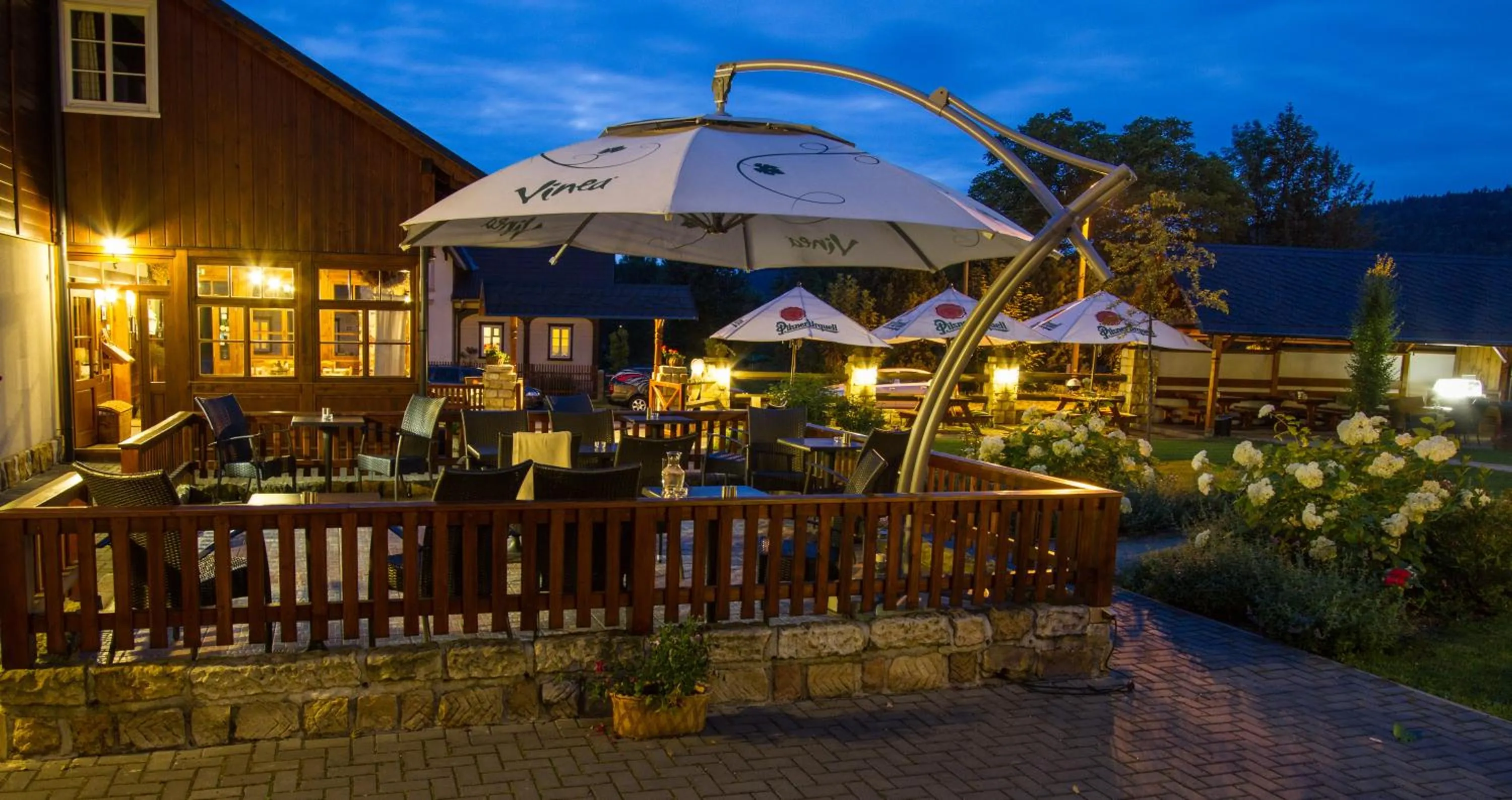 Restaurant/places to eat in Apartmán-Hotel Jítravský Dvorec