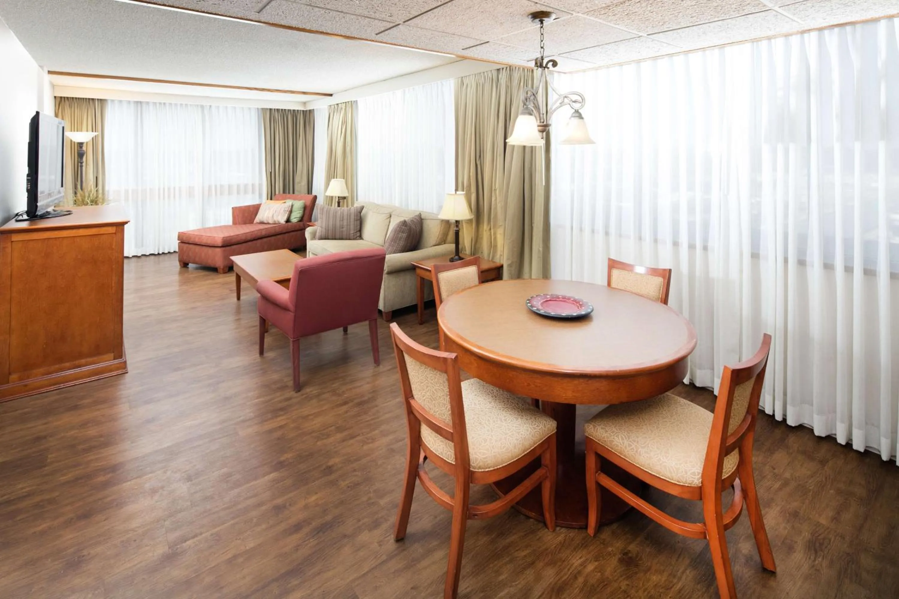 TV and multimedia in Red Lion Hotel Boise Downtowner