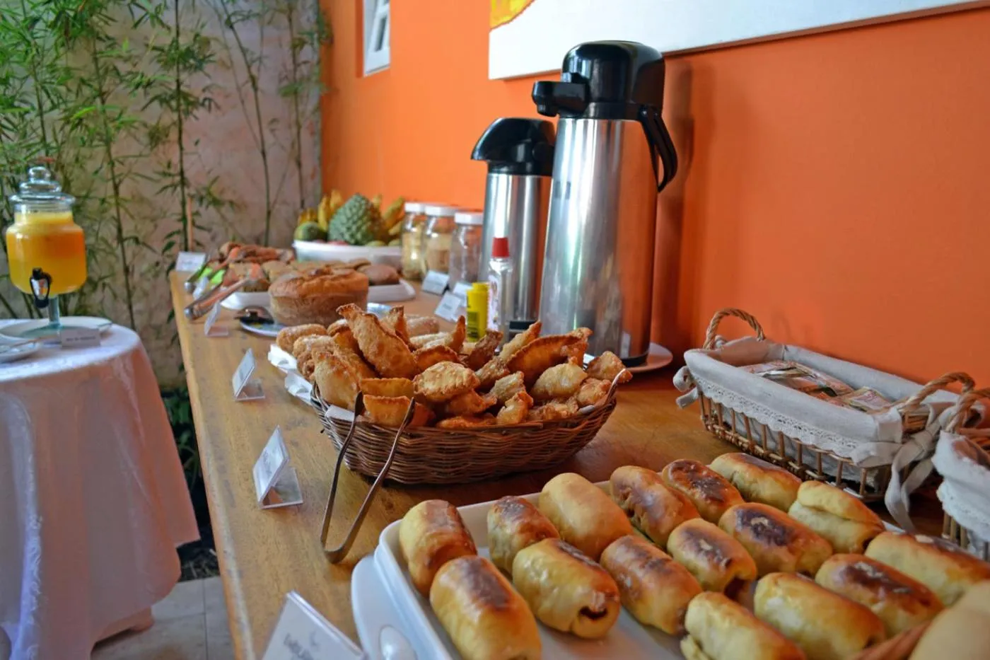 Buffet breakfast in Pousada Aconchego