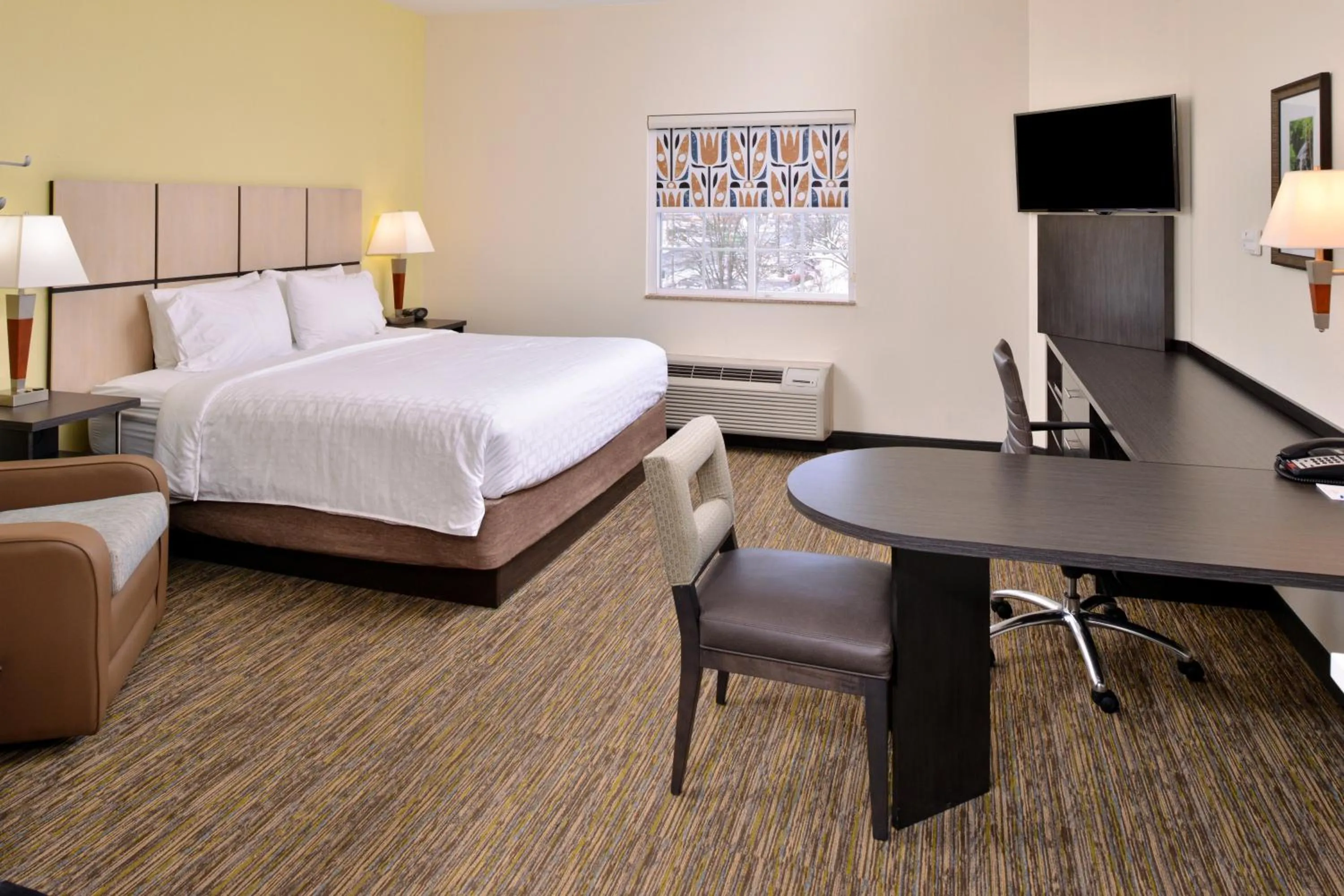 Photo of the whole room, Bed in Candlewood Suites Winchester by IHG