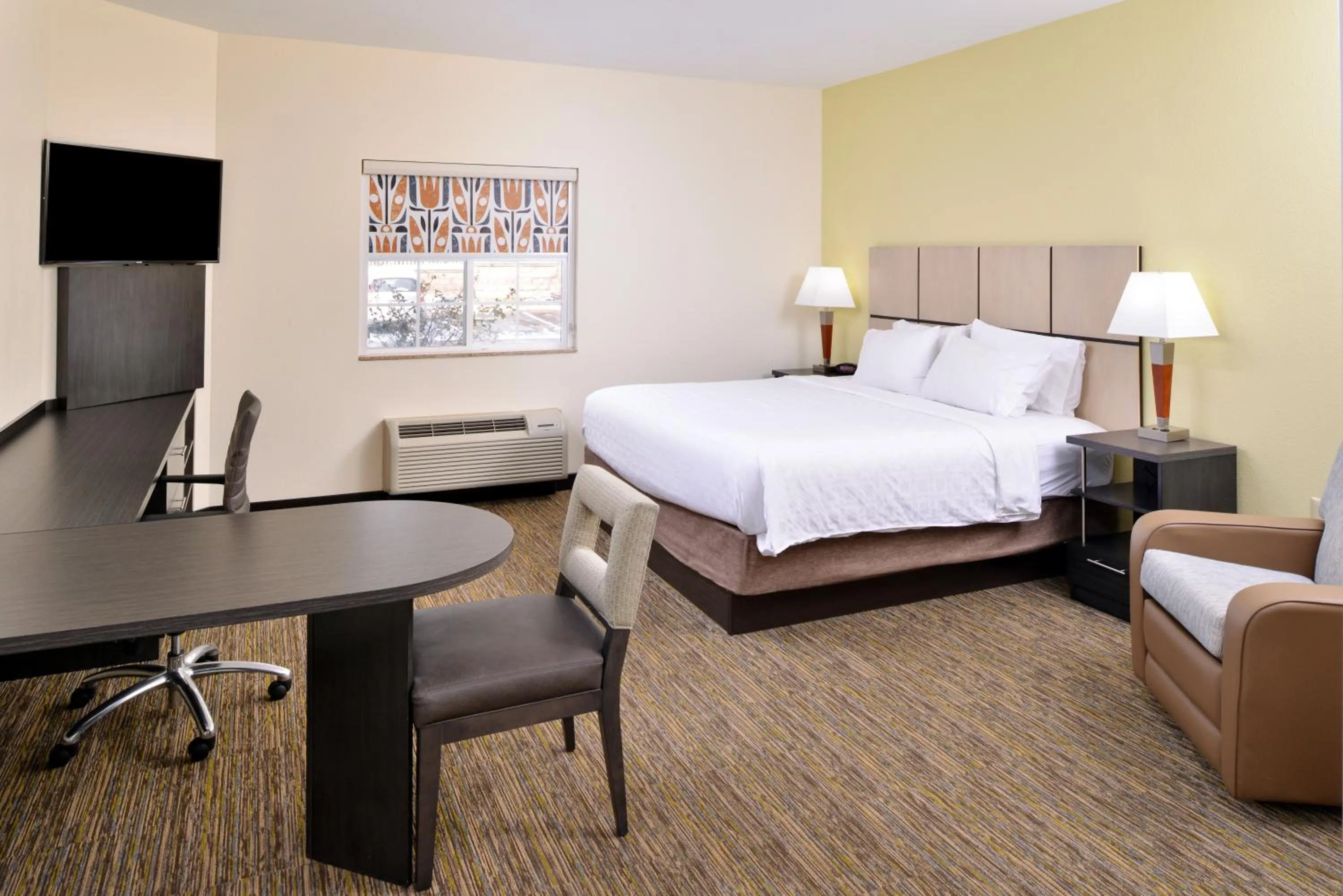 Photo of the whole room, Bed in Candlewood Suites Winchester by IHG