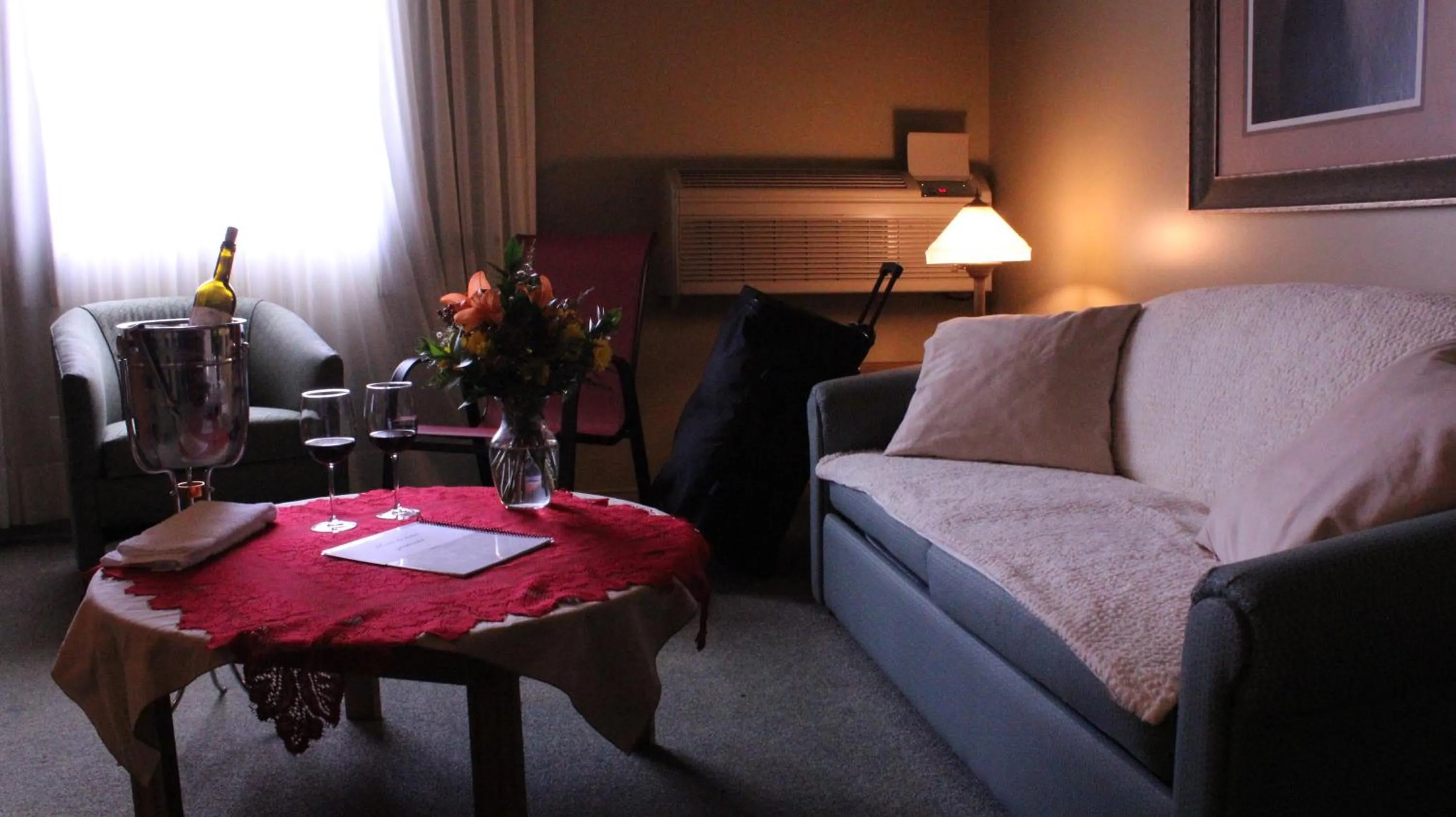 Living room, Bed in Hôtel Val-des-Sources