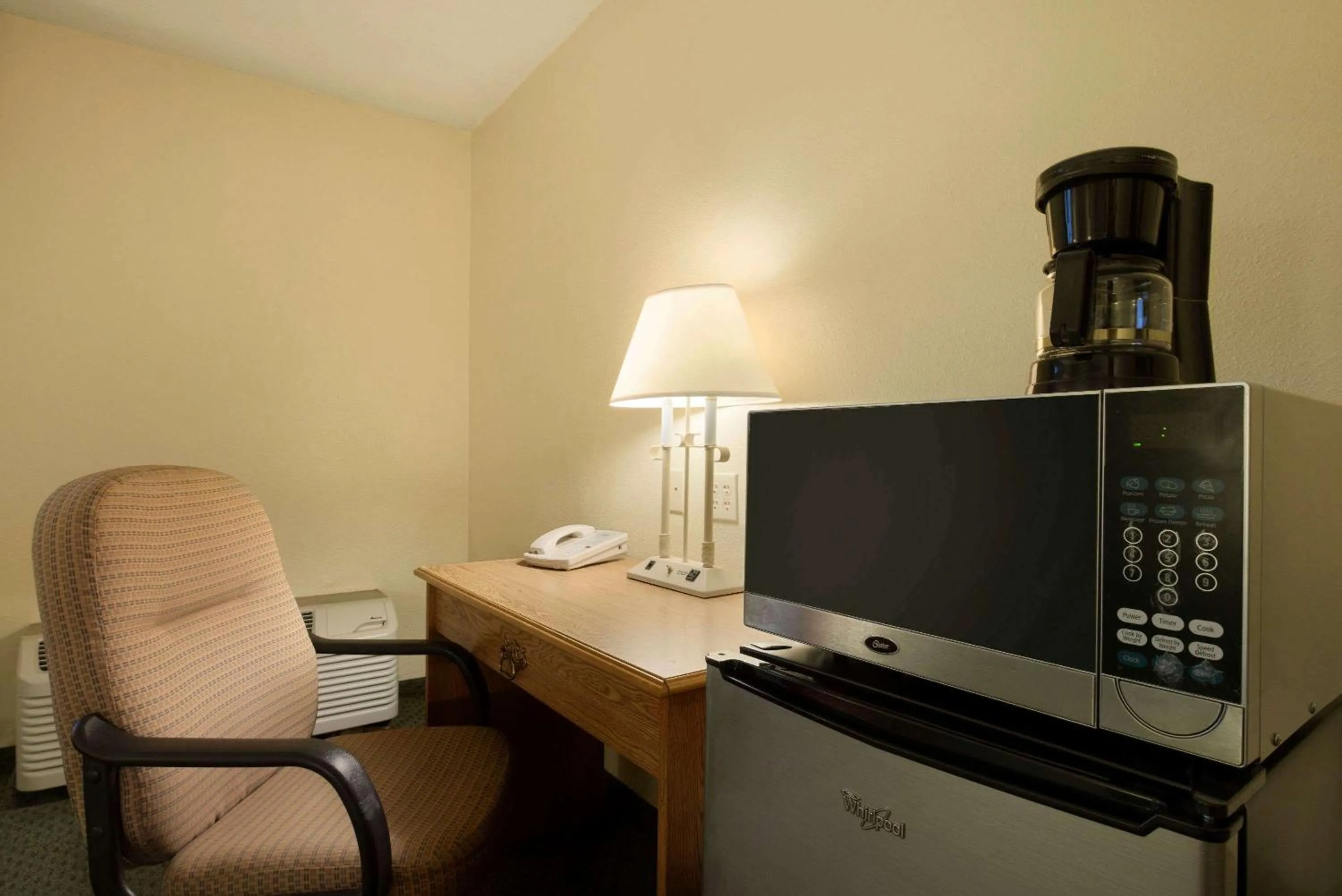 Photo of the whole room in Travelodge by Wyndham Sturgis