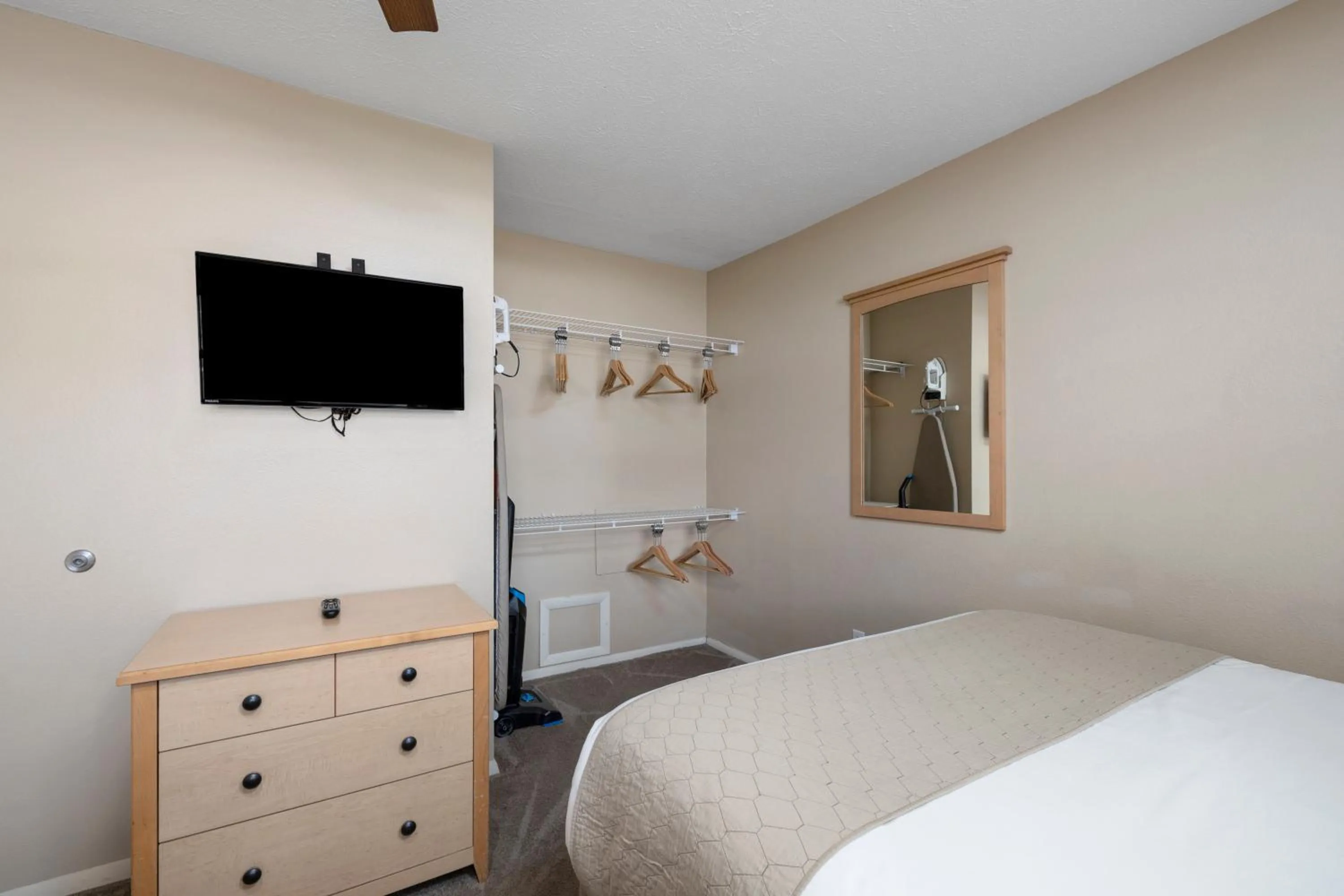 Bedroom, Bed in Still Waters Resort