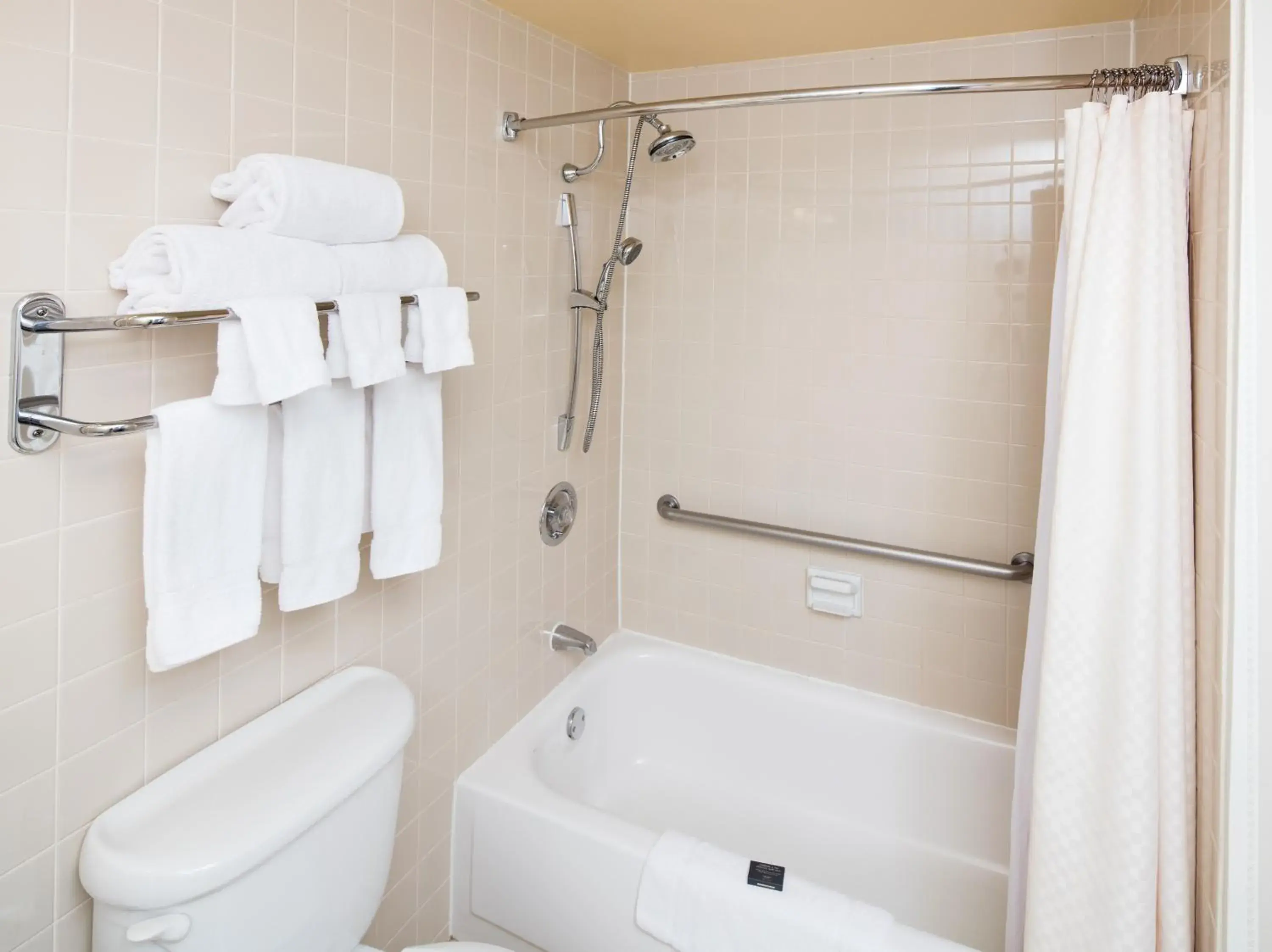 Bathroom in Red Lion Hotel Bellevue Bathroom in Red Lion Hotel Bellevue