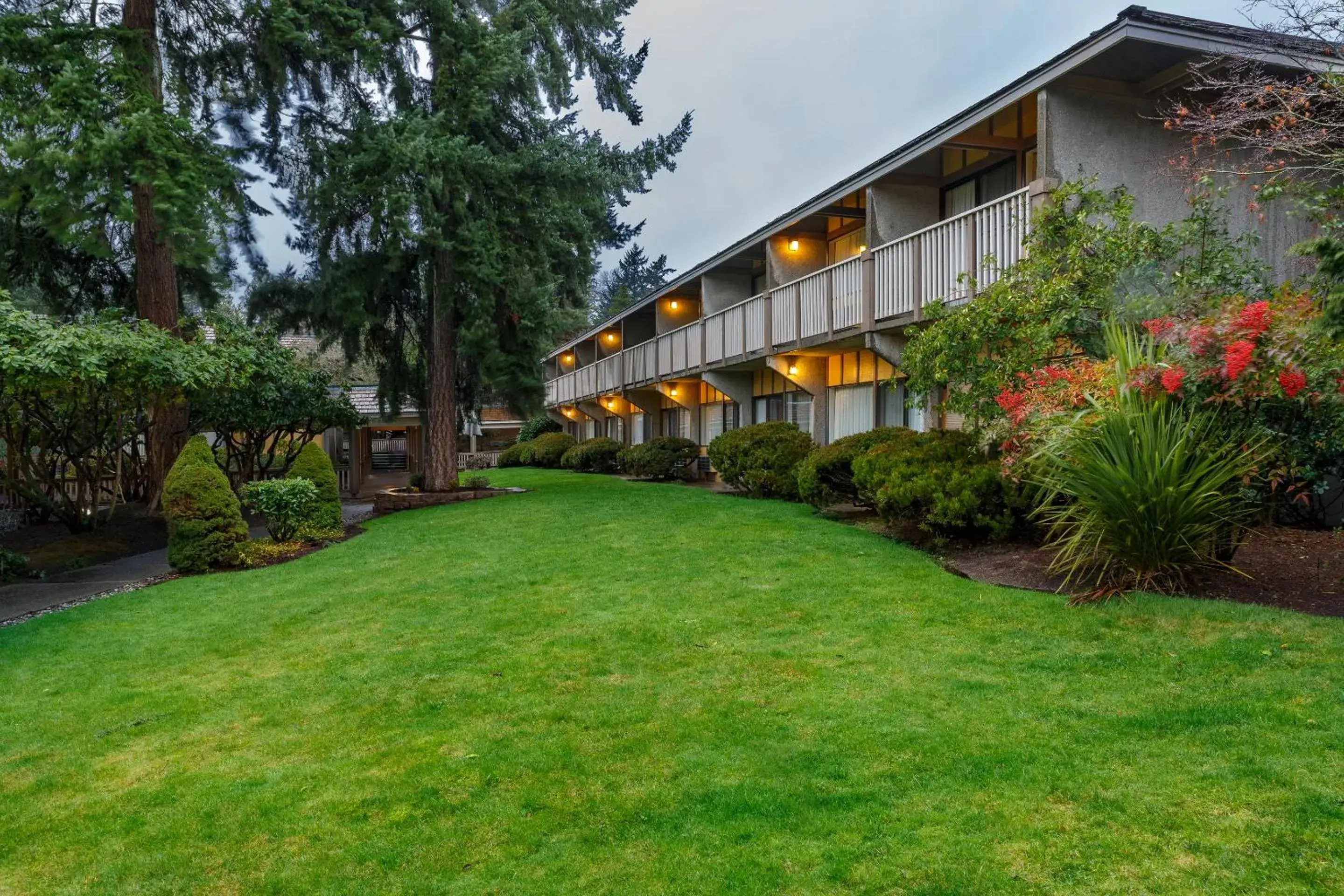 Property building in Red Lion Hotel Bellevue Property building in Red Lion Hotel Bellevue