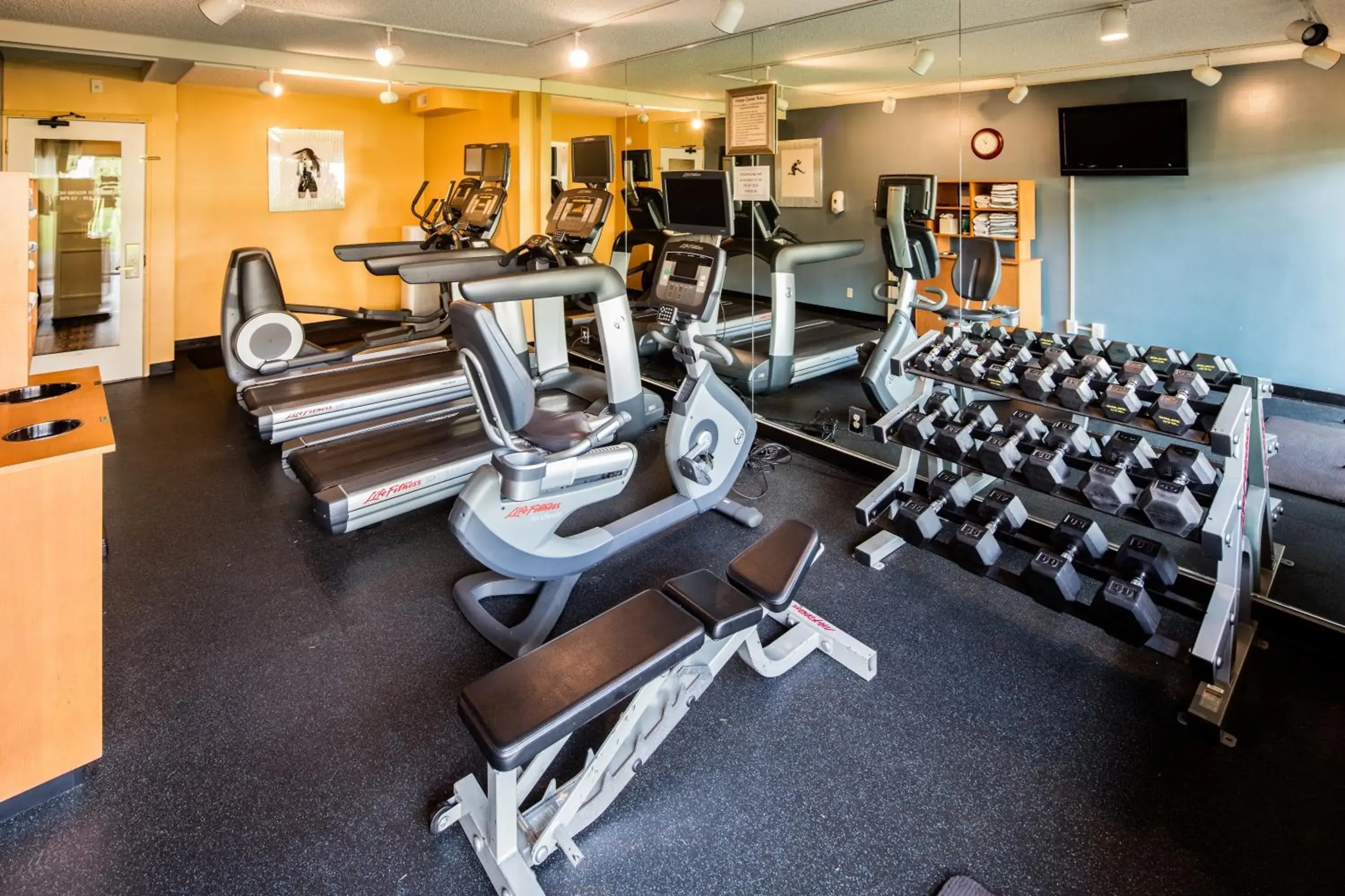 Fitness centre/facilities in Red Lion Hotel Bellevue Fitness centre/facilities in Red Lion Hotel Bellevue