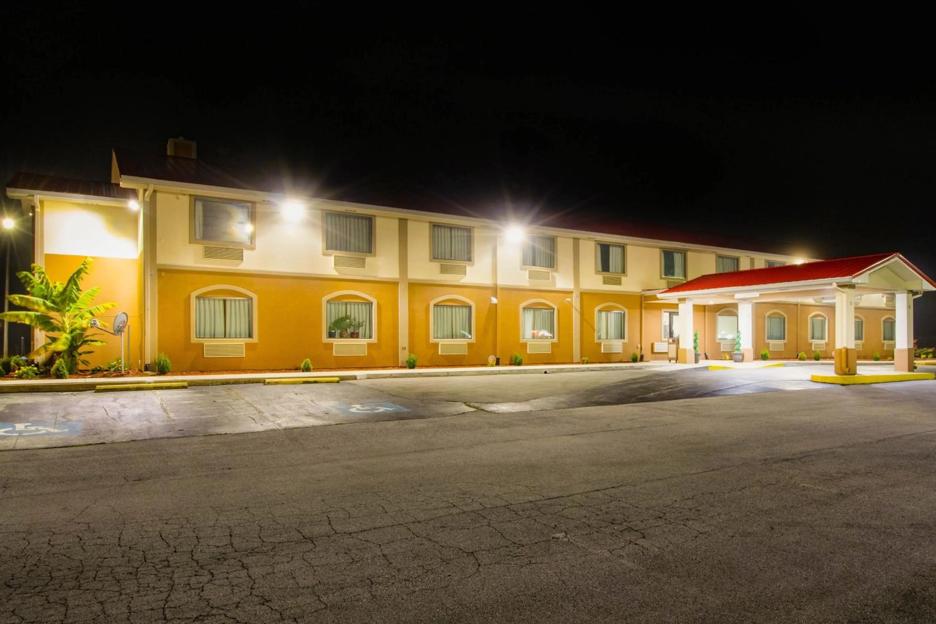 Property building in Red Roof Inn Franklin, KY