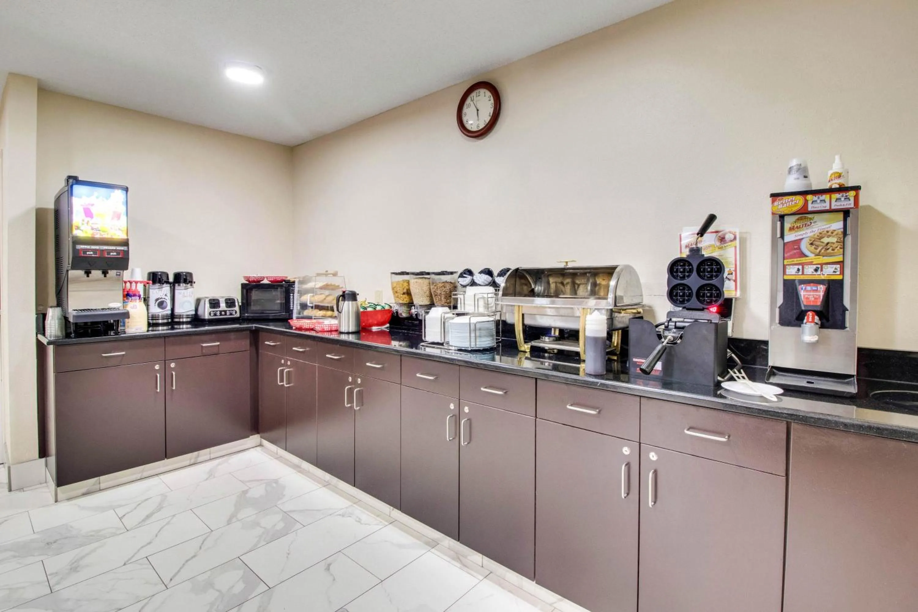 Breakfast in Red Roof Inn Franklin, KY