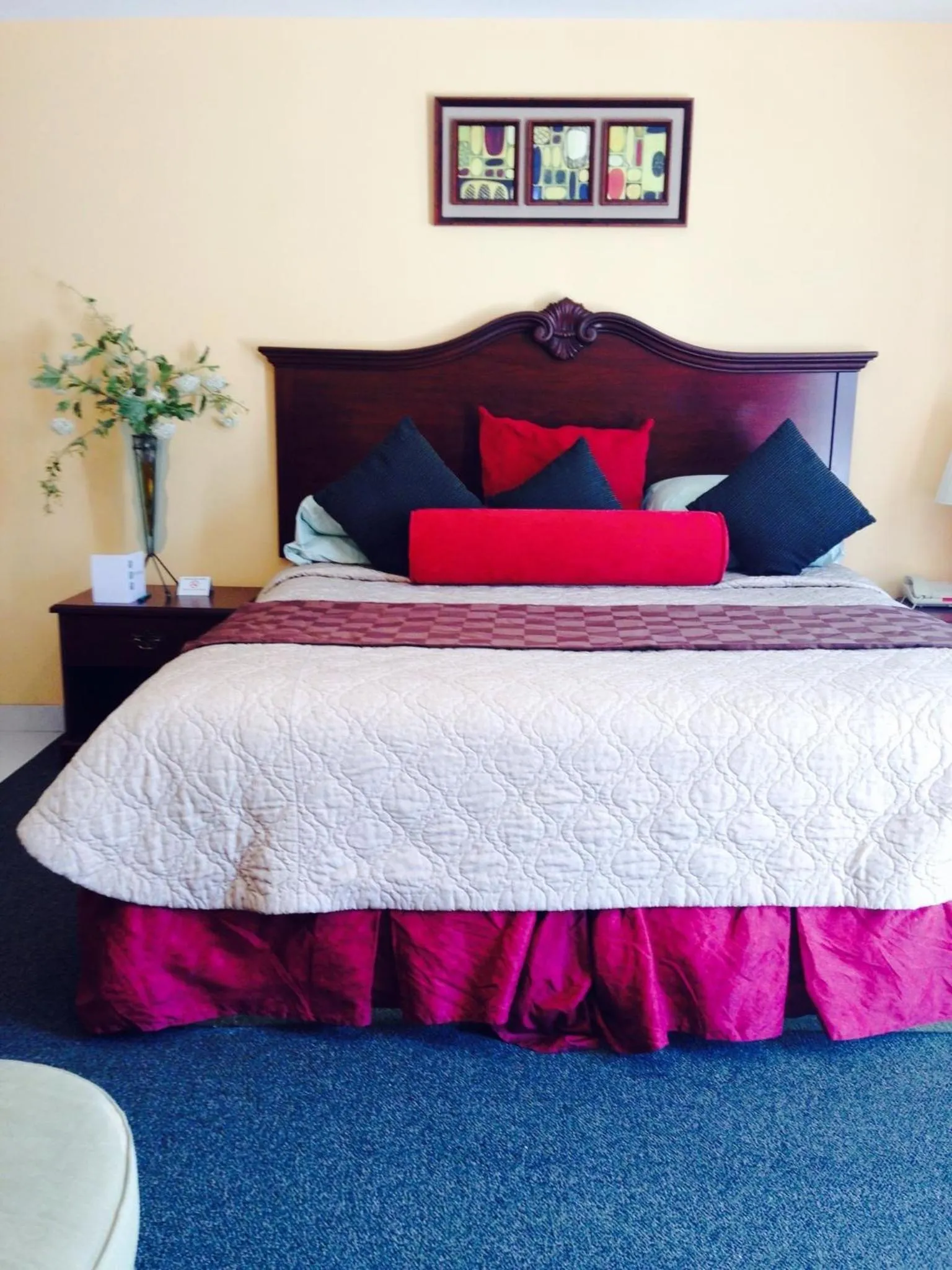 Bed in Relax Inn Galloway