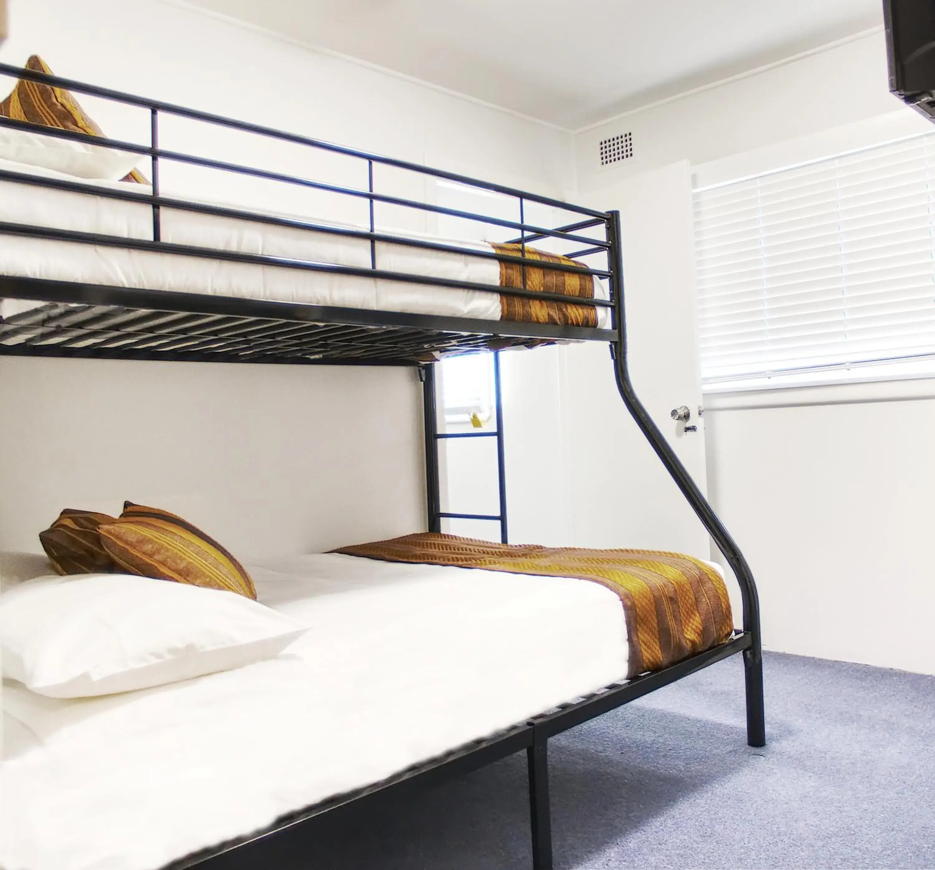 Basic Triple Room in Selwyn Star Motel Basic Triple Room in Selwyn Star Motel