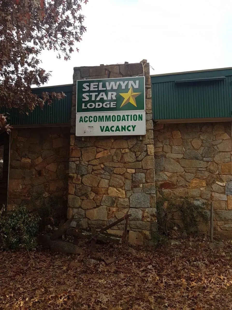 Logo/Certificate/Sign in Selwyn Star Motel