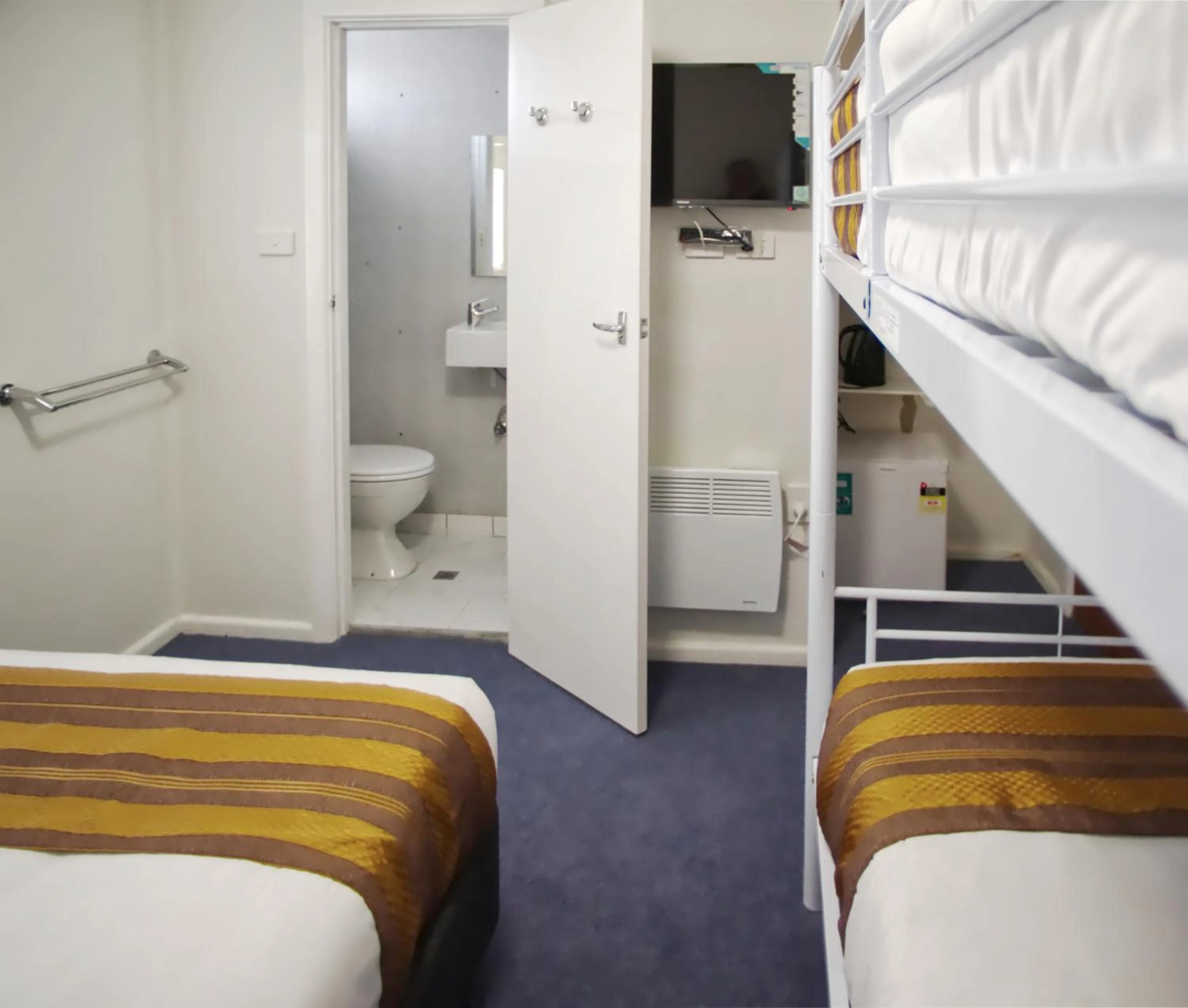 Shower, Bed in Selwyn Star Motel